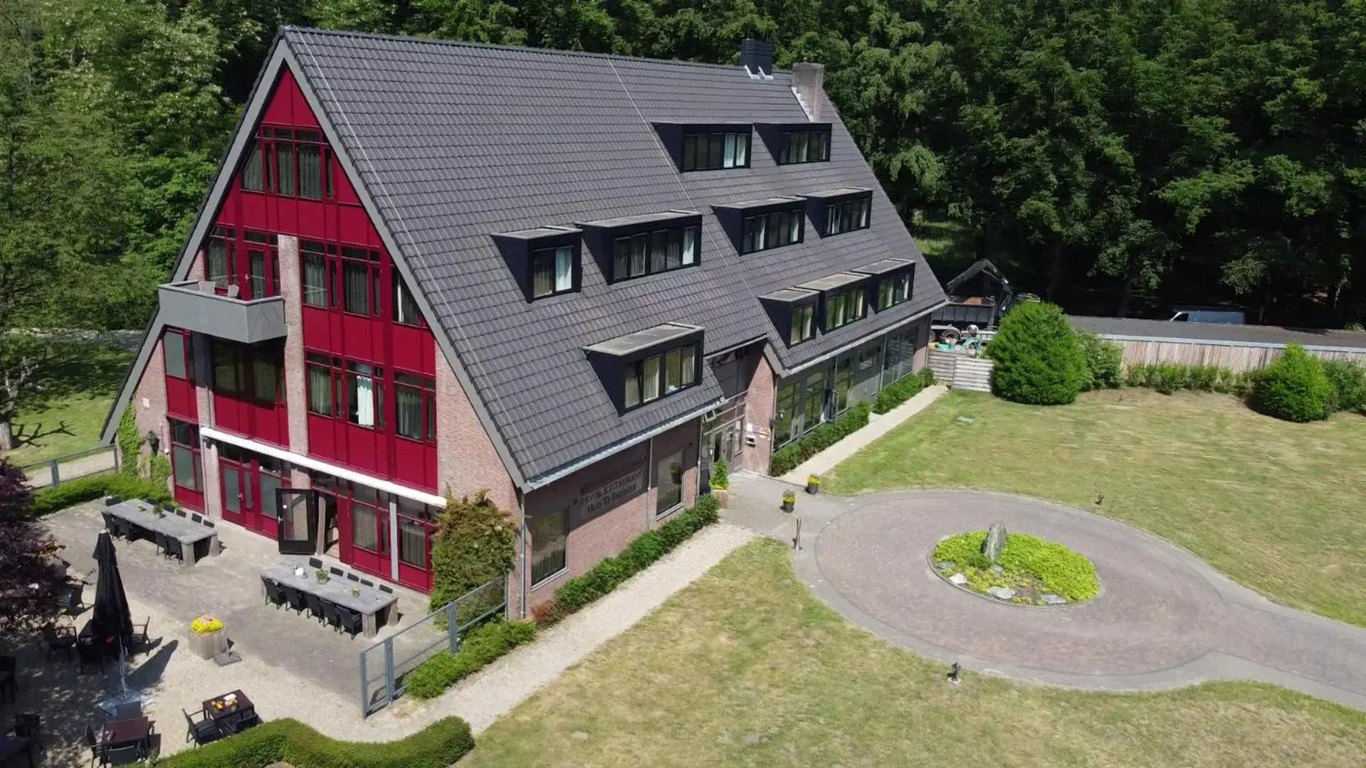 Property building in Fletcher Hotel Landgoed Huis te Eerbeek Property building in Fletcher Hotel Landgoed Huis te Eerbeek