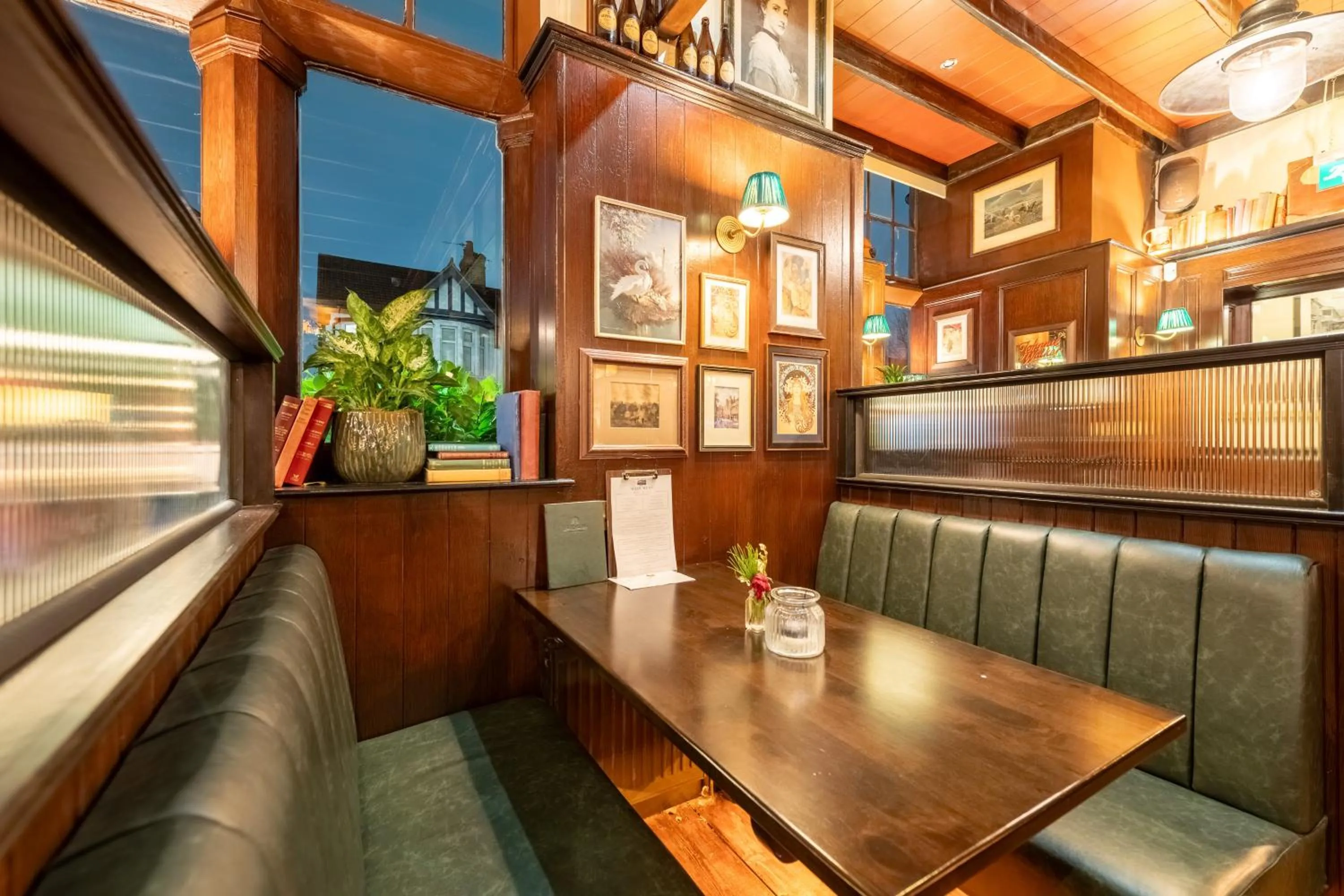 Lounge or bar in The Royal Oak