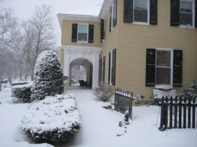 Facade/entrance in Lilac Inn