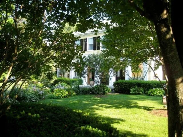Facade/entrance in Lilac Inn