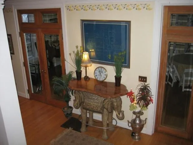 Decorative detail in Lilac Inn