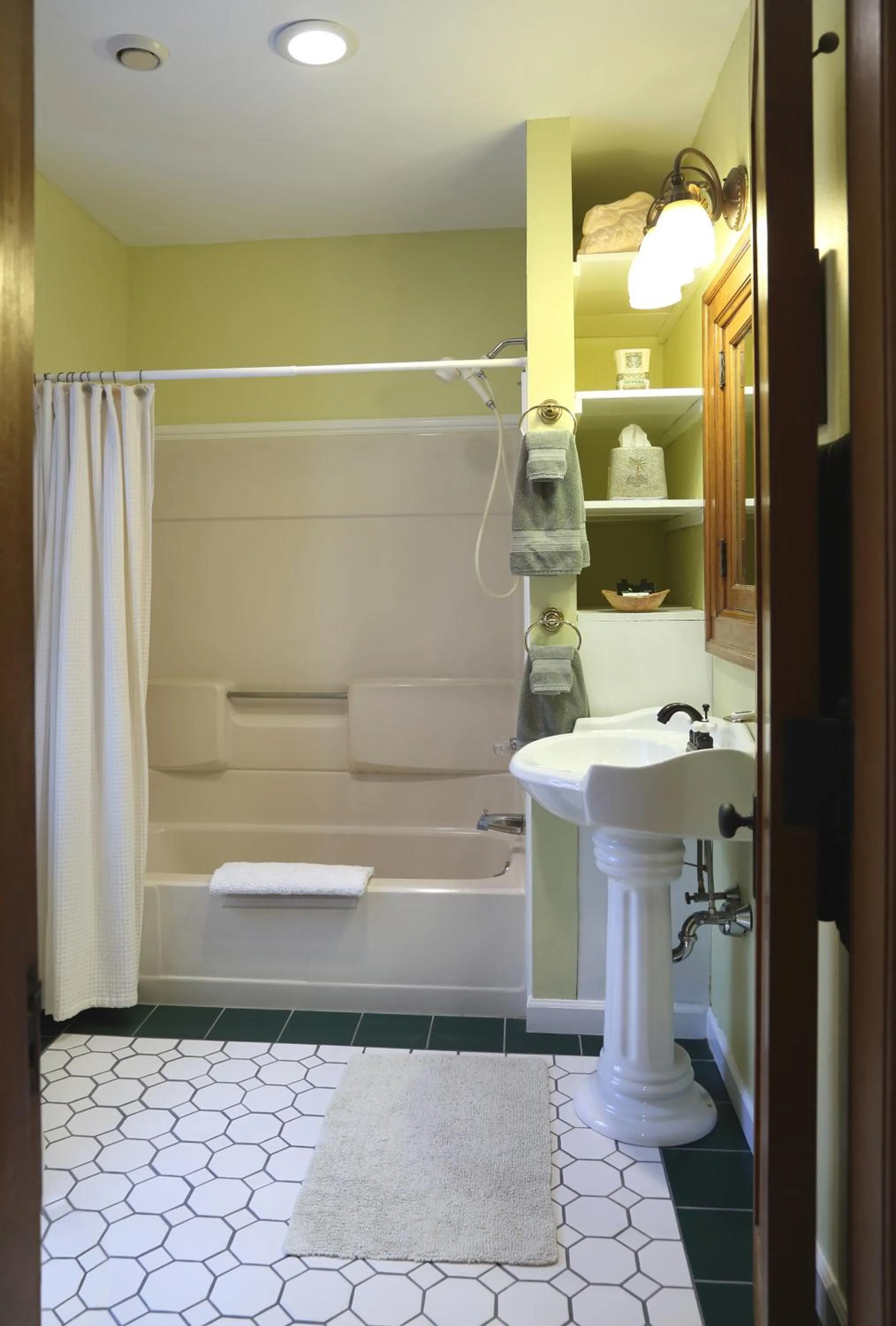 Bathroom in Lilac Inn