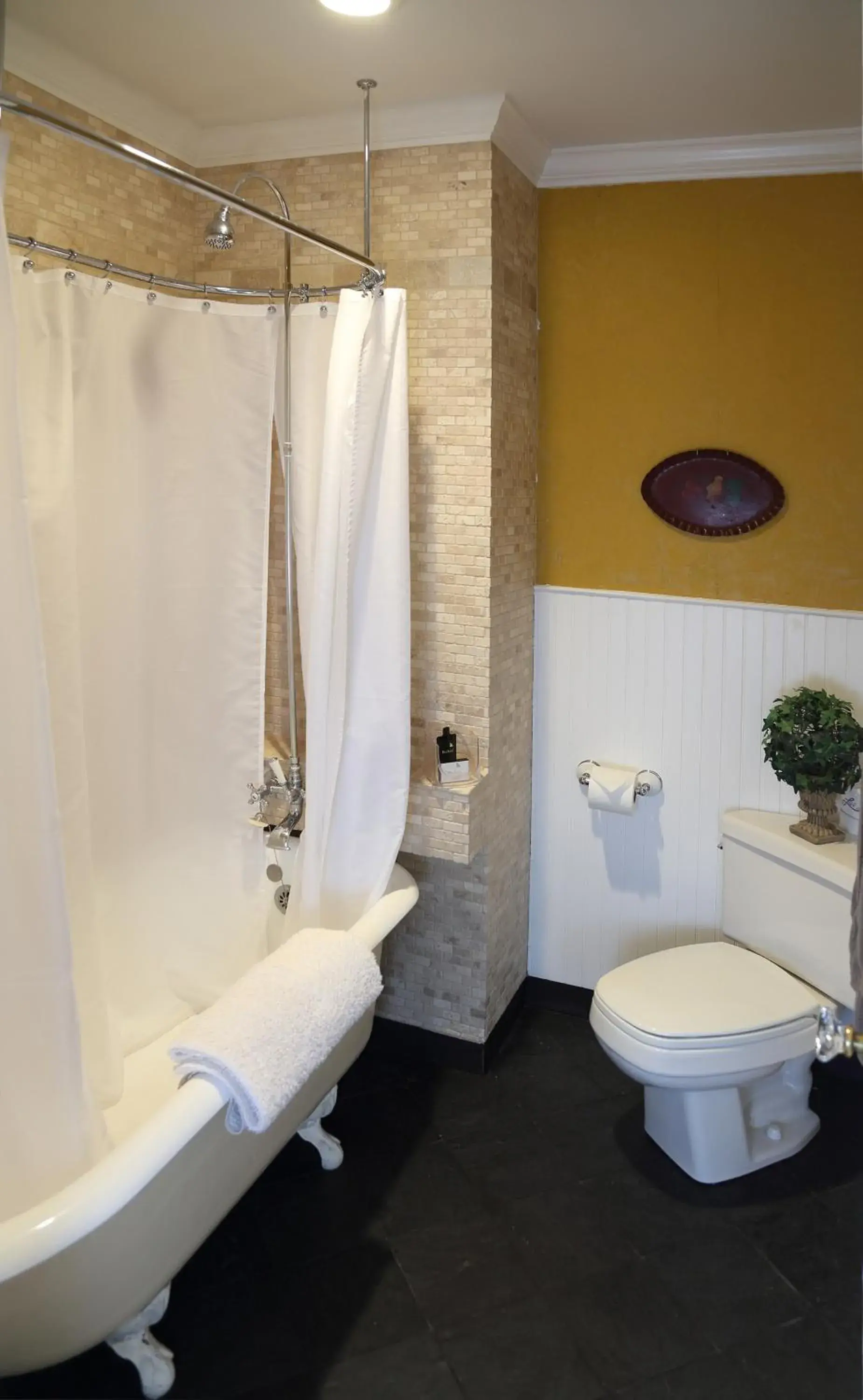 Superior Queen Room in Lilac Inn Superior Queen Room in Lilac Inn