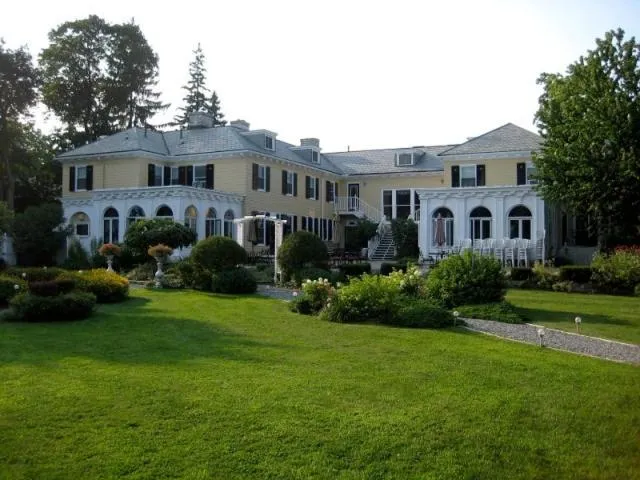 Facade/entrance in Lilac Inn