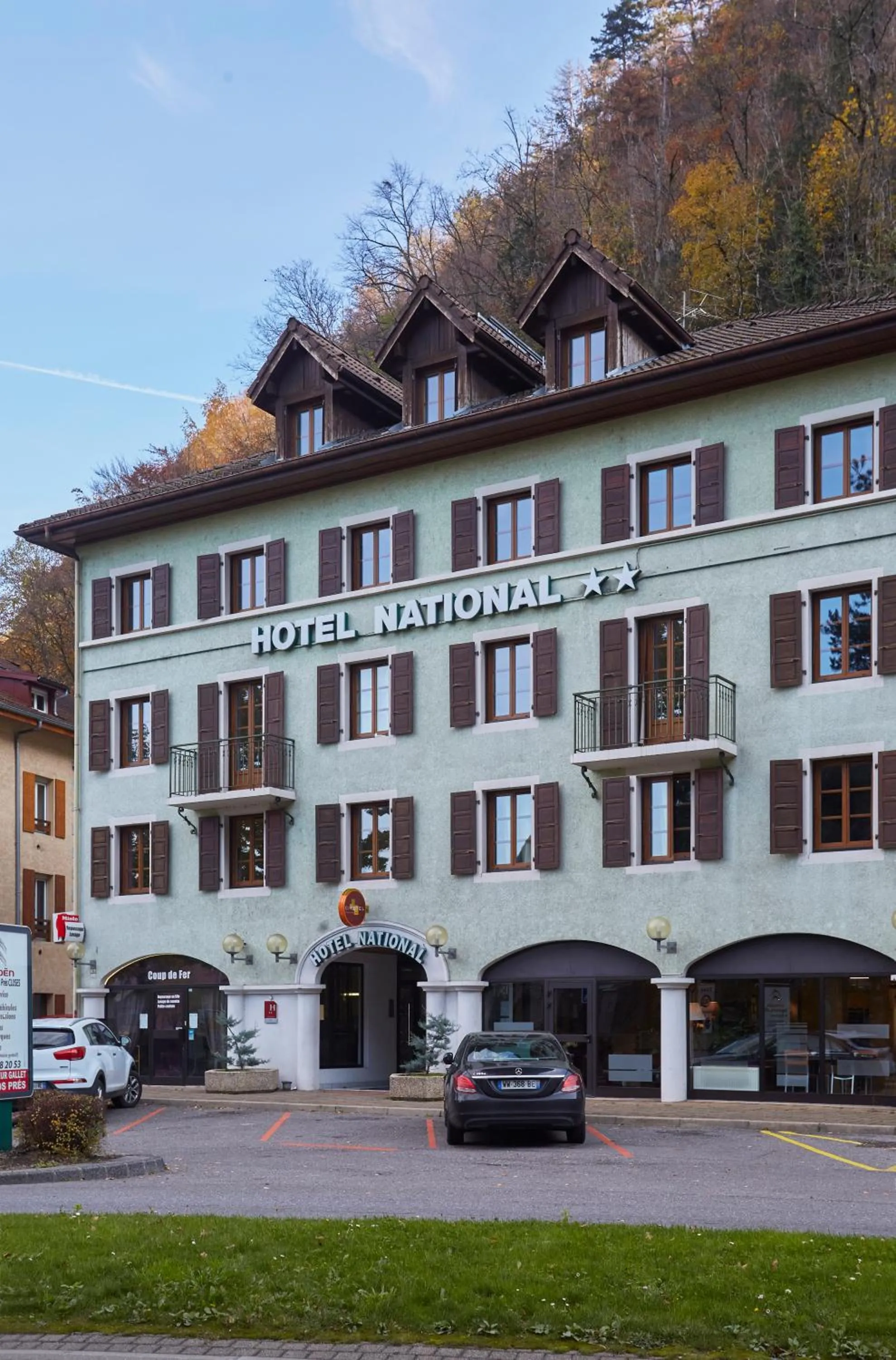 Property building in Cit'Hôtel Le National