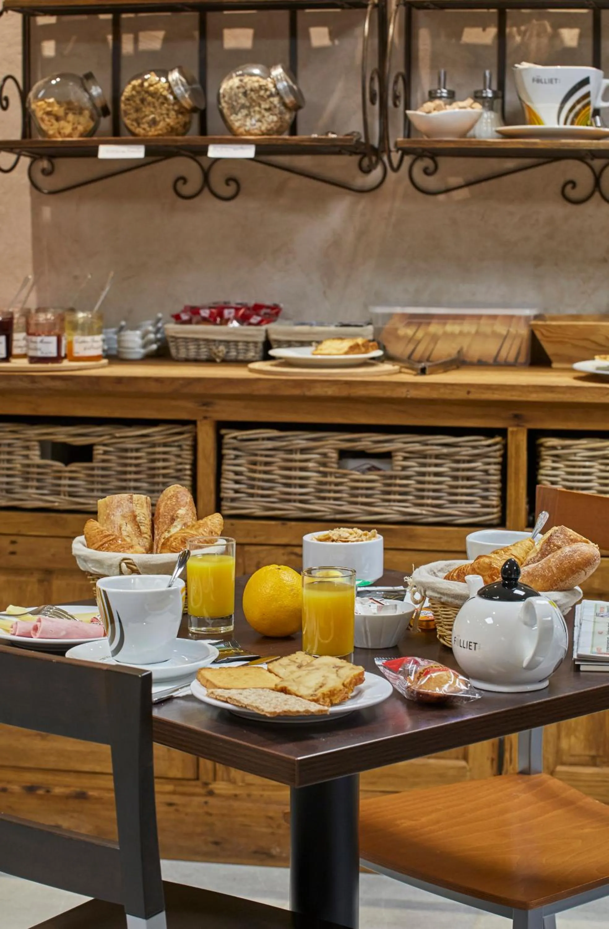 Breakfast in Cit'Hôtel Le National