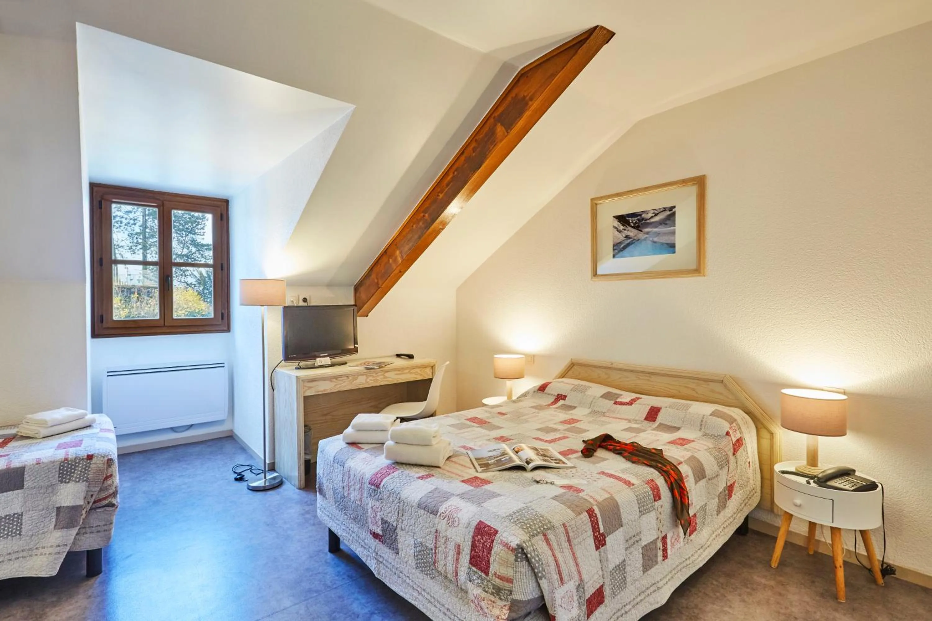 Bedroom, Bed in Cit'Hôtel Le National