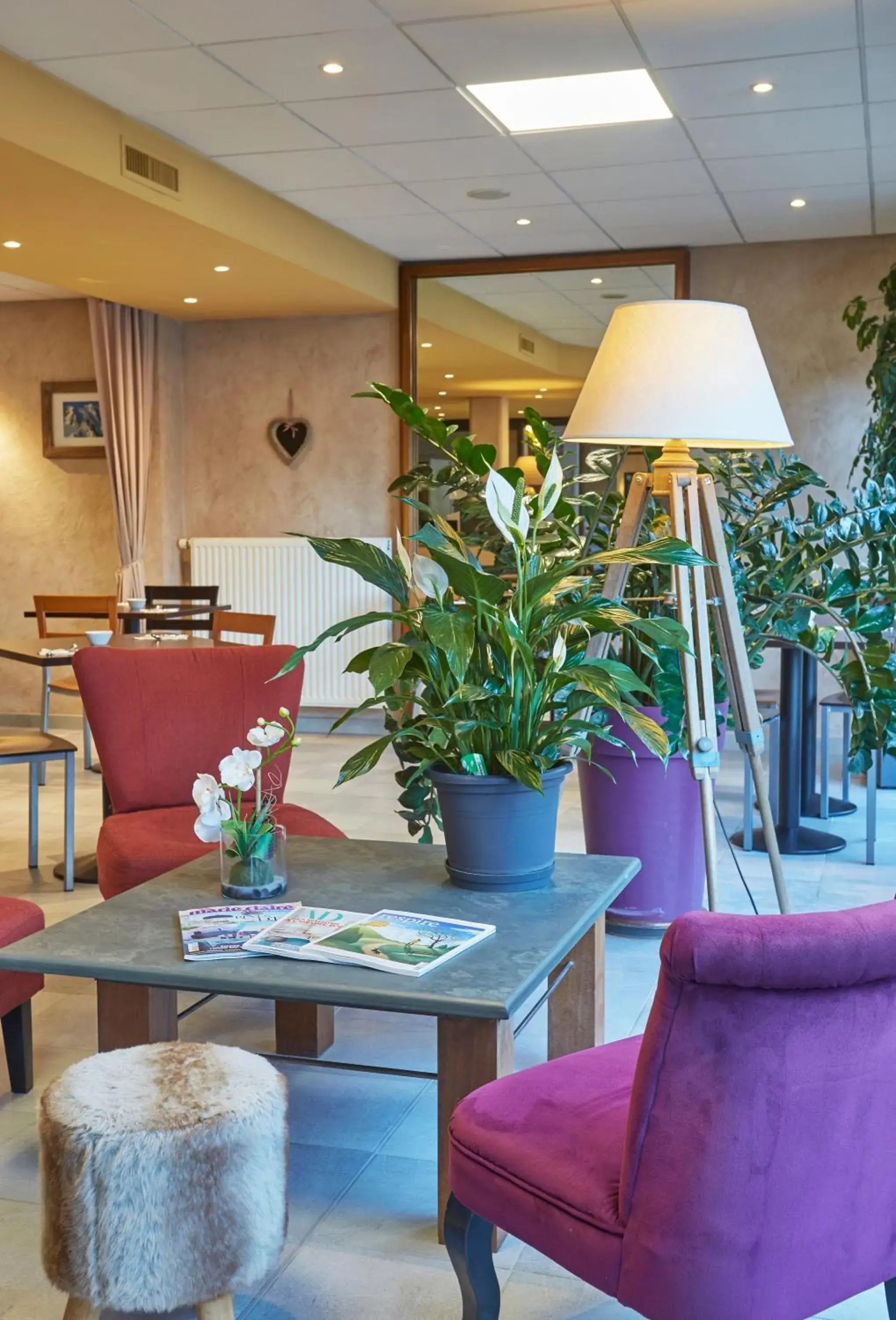 Lounge or bar in Cit'Hôtel Le National Lounge or bar in Cit'Hôtel Le National