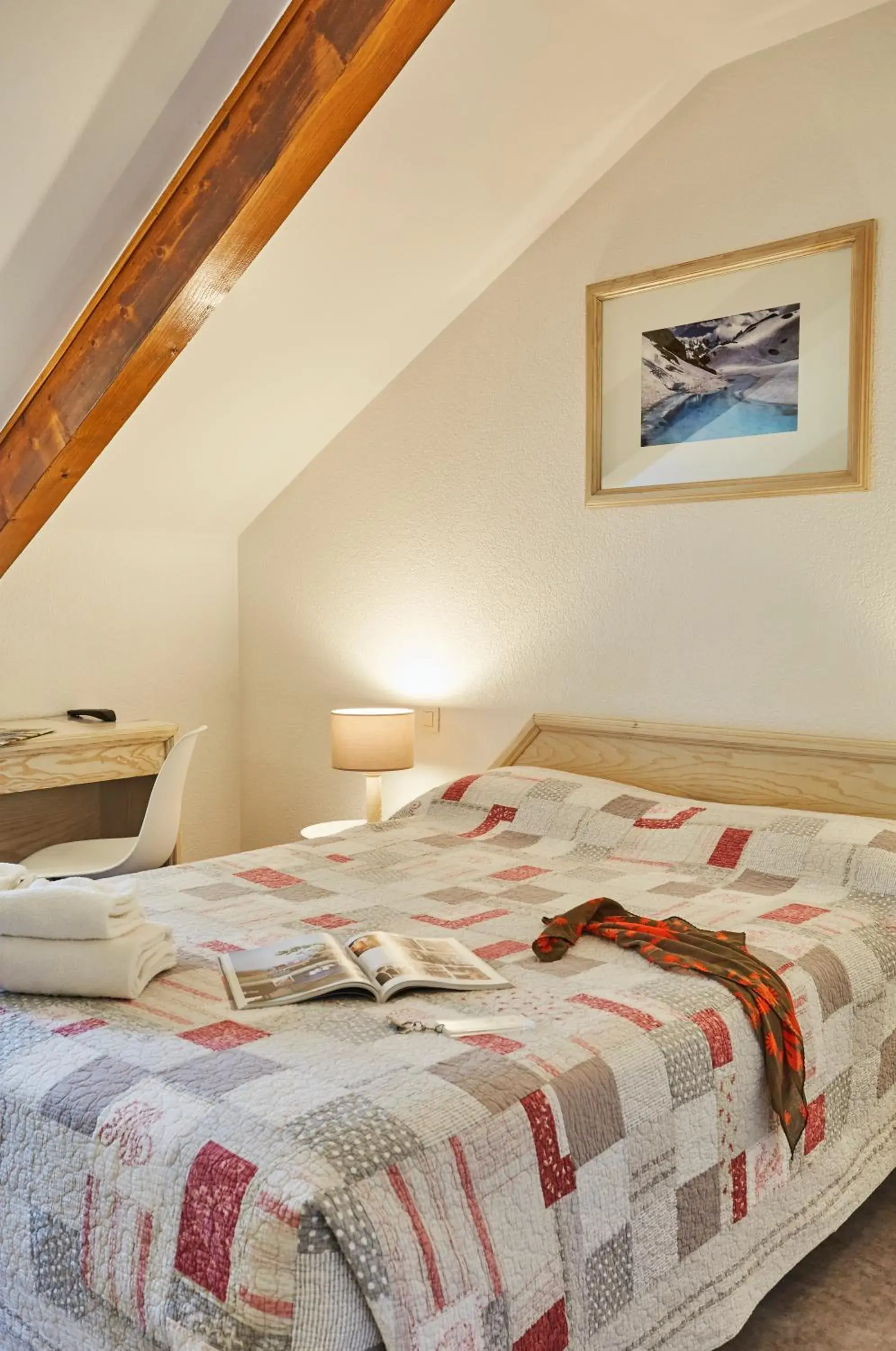 Bedroom, Bed in Cit'Hôtel Le National Bedroom, Bed in Cit'Hôtel Le National