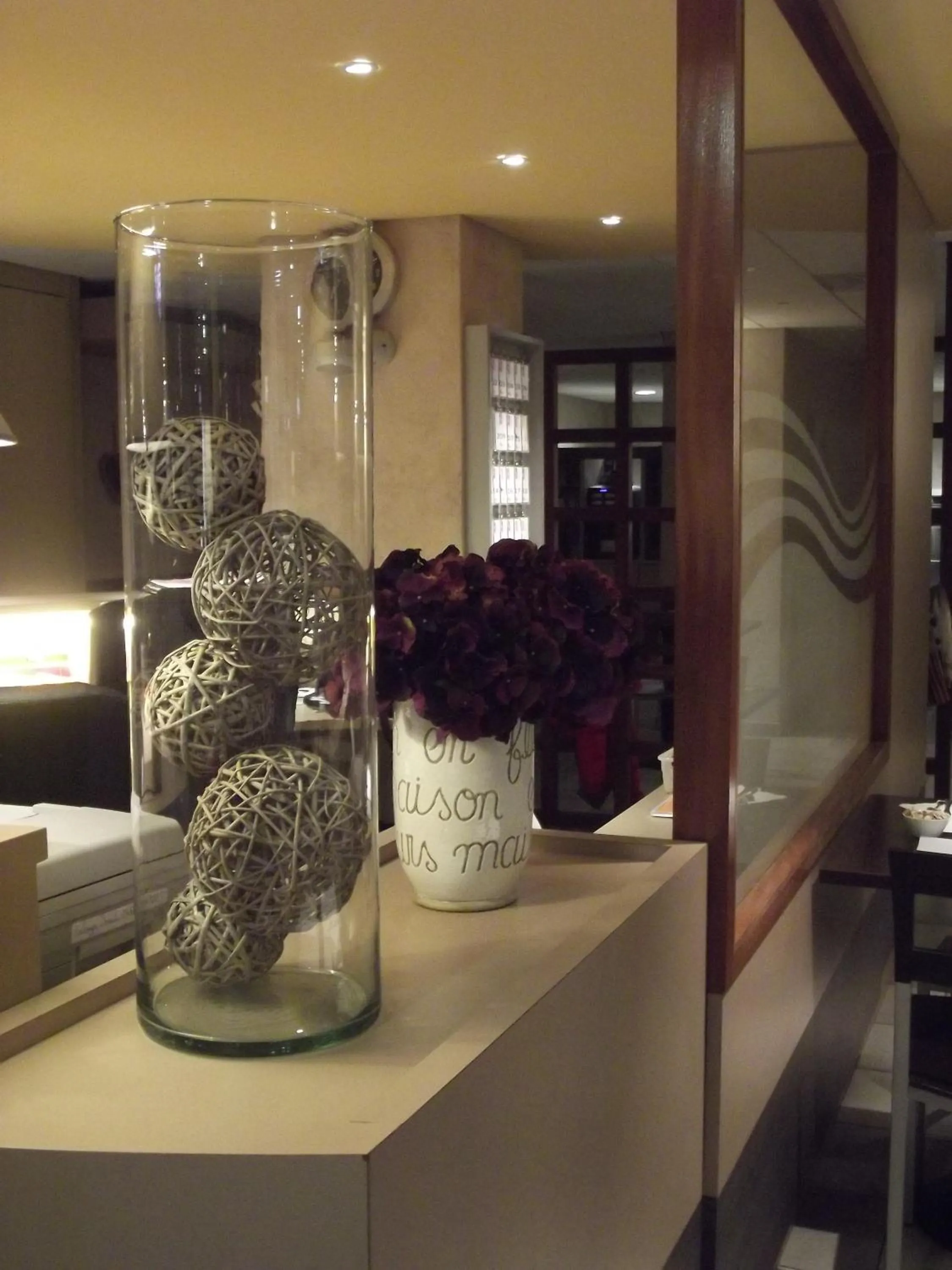 Lobby or reception in Cit'Hôtel Le National