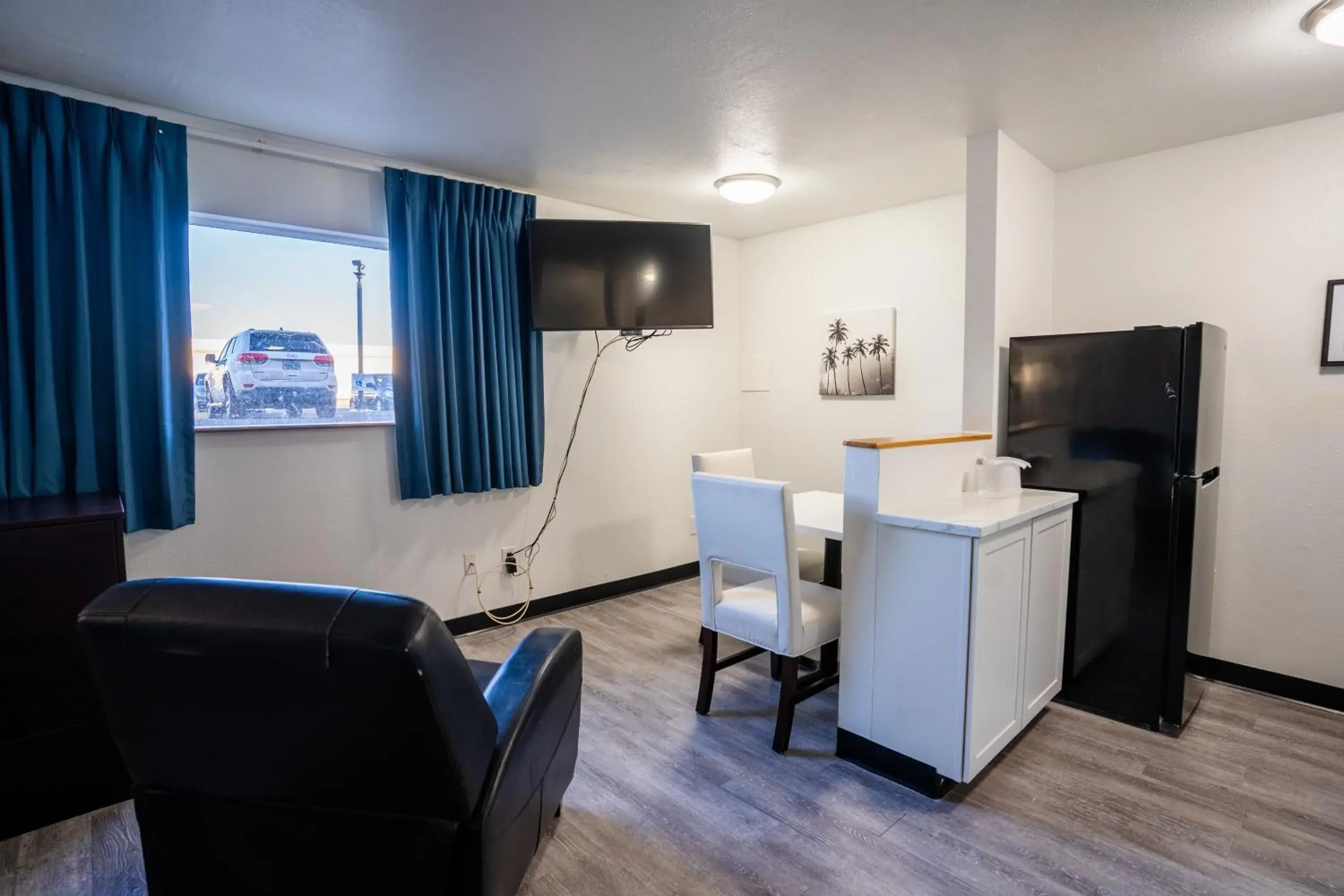 TV/Entertainment Center in Kennewick Suites
