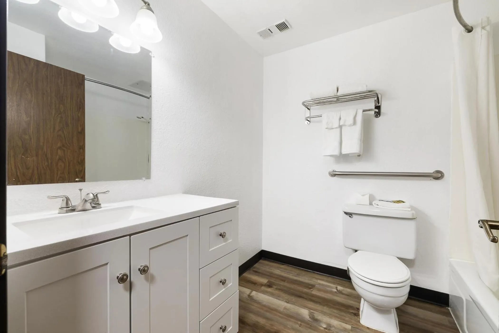 Toilet in Kennewick Inn & Suites Tri Cities