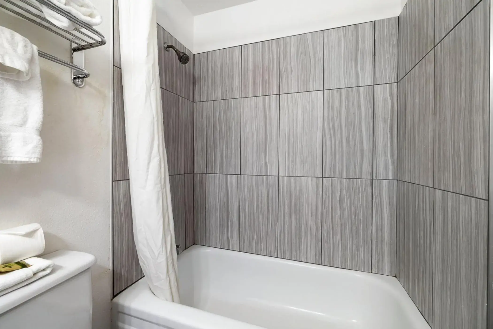 Shower in Kennewick Inn & Suites Tri Cities Shower in Kennewick Inn & Suites Tri Cities