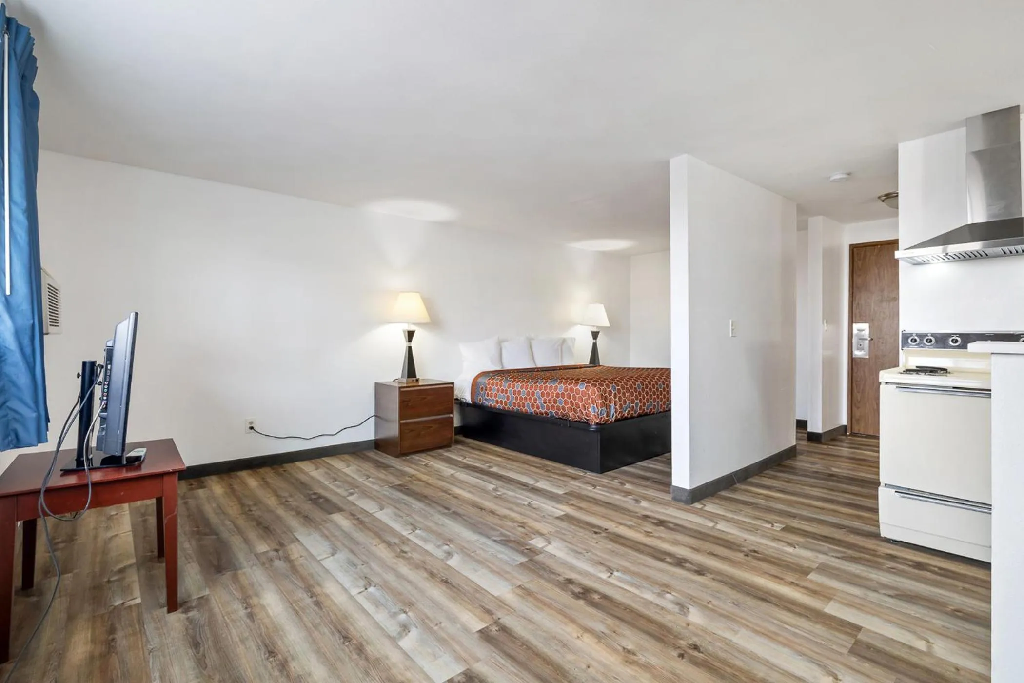 Photo of the whole room, Bed in Kennewick Inn & Suites Tri Cities