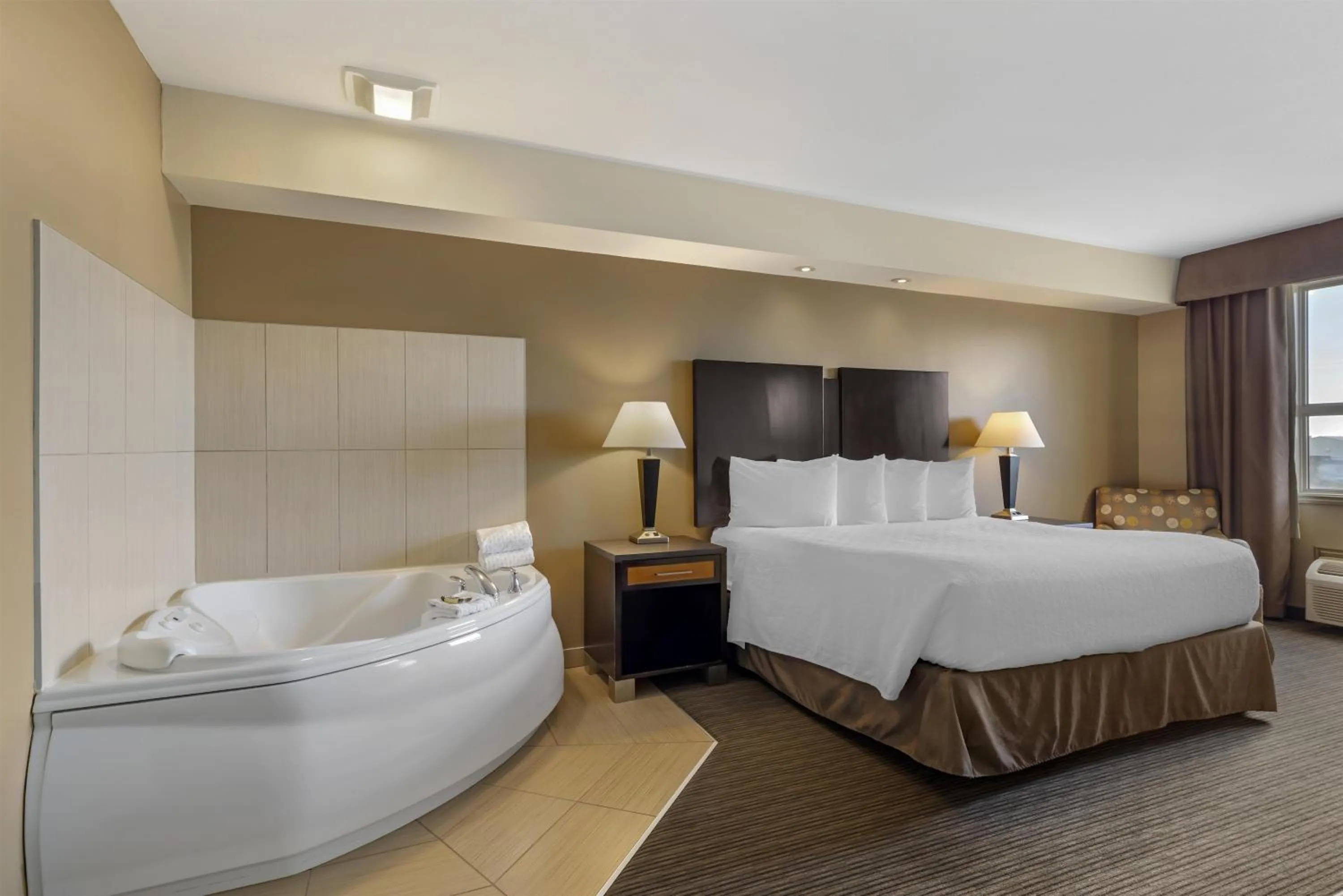 Bedroom, Bed in Best Western Plus Moose Jaw