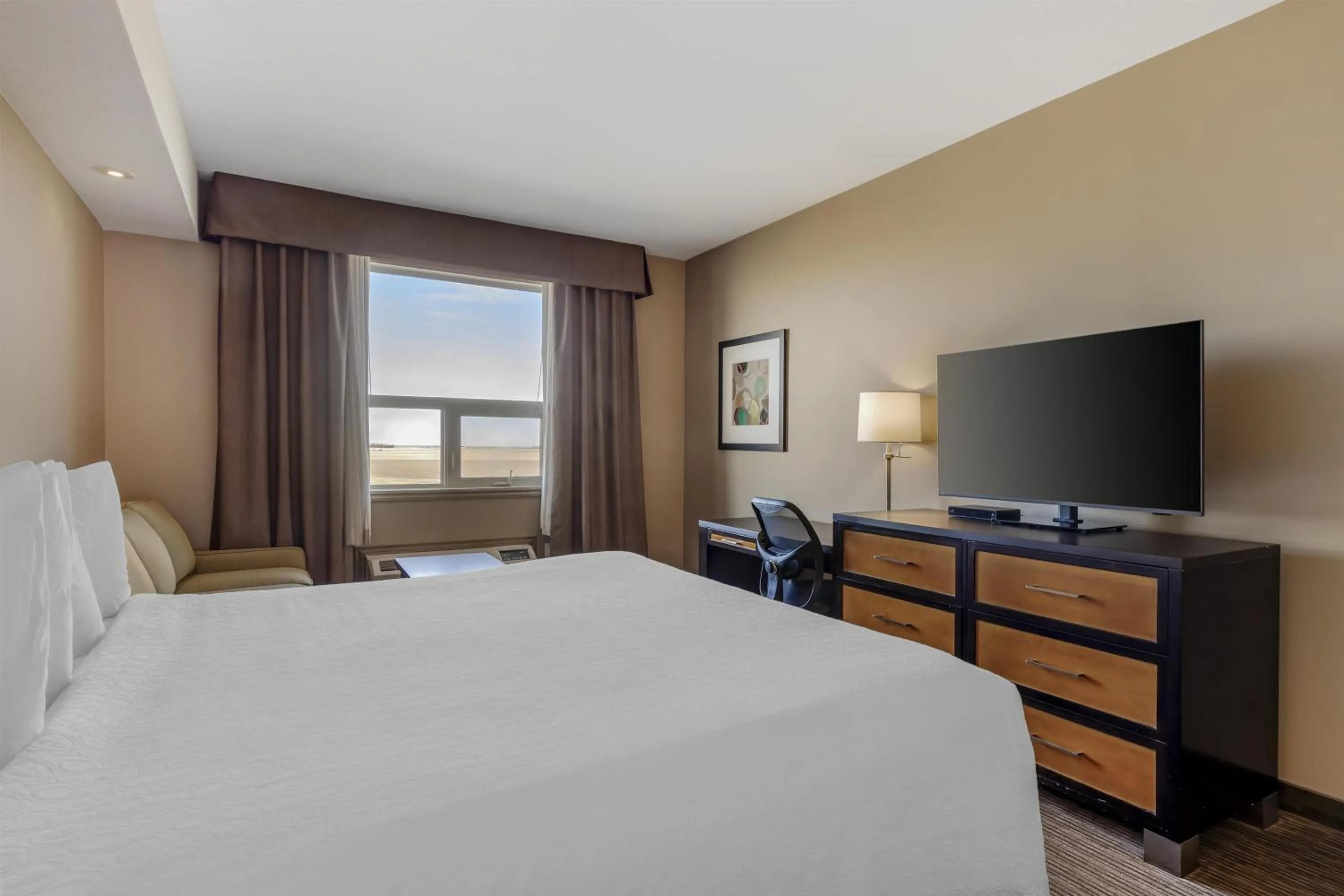 Bedroom, Bed in Best Western Plus Moose Jaw