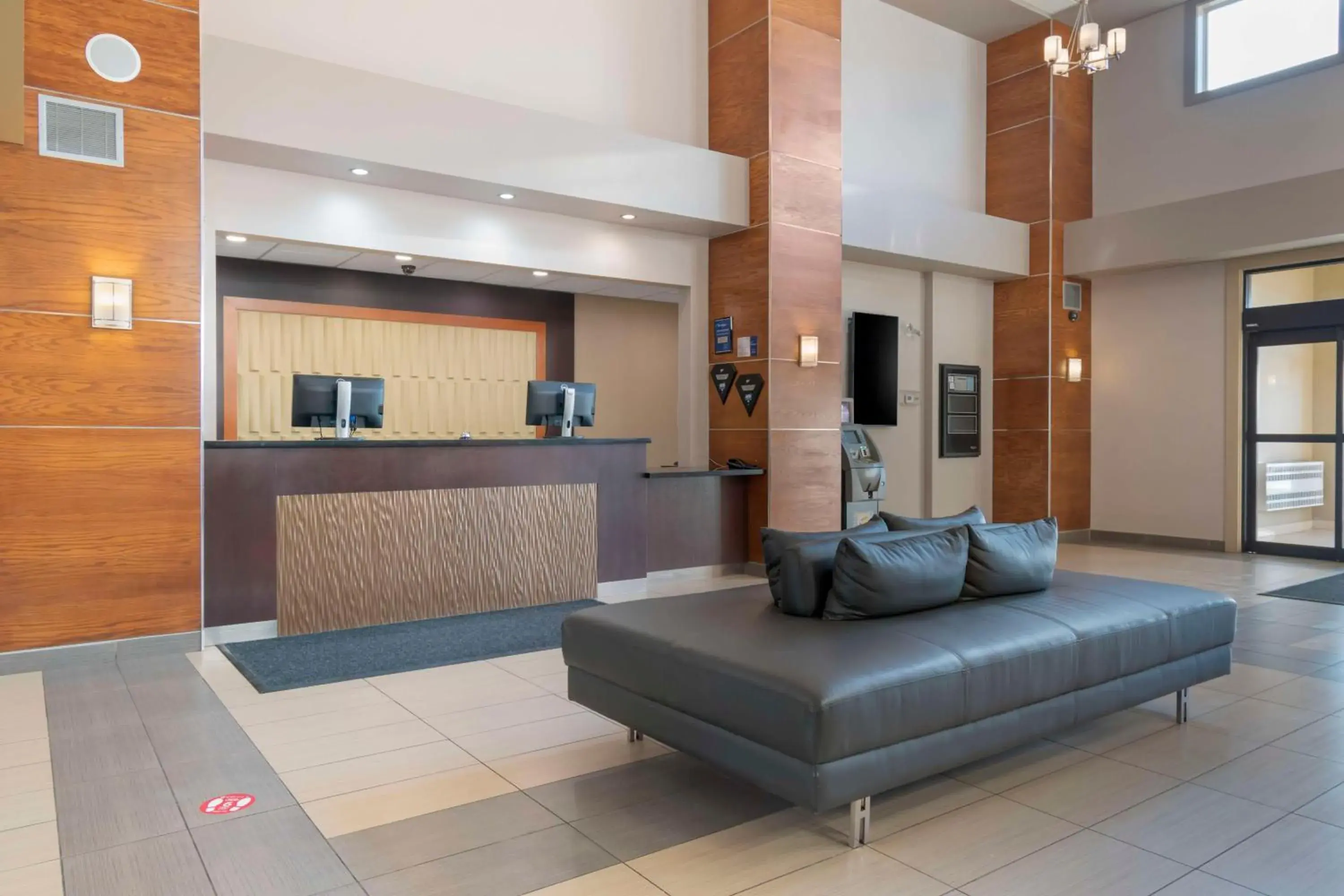 Lobby or reception in Best Western Plus Moose Jaw Lobby or reception in Best Western Plus Moose Jaw