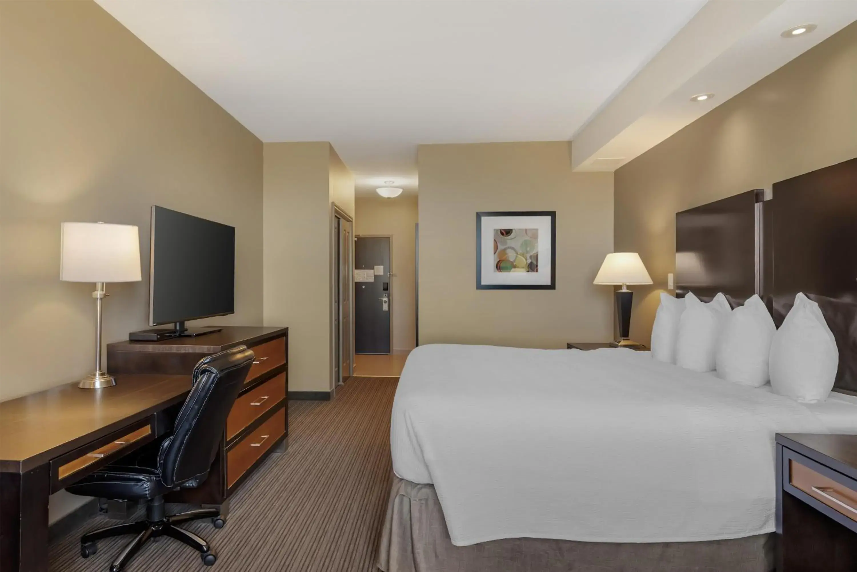 King Room with Kitchenette - Disability Access/Roll-In Shower in Best Western Plus Moose Jaw King Room with Kitchenette - Disability Access/Roll-In Shower in Best Western Plus Moose Jaw