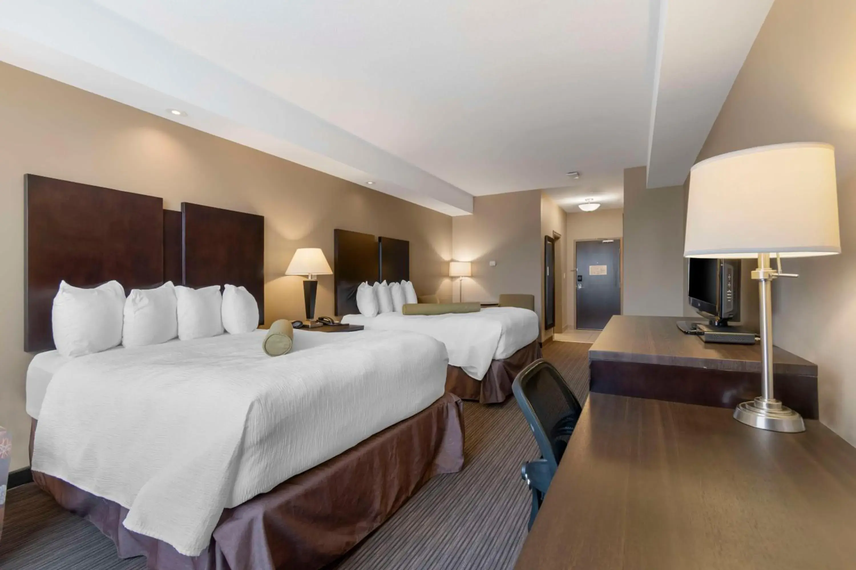Bedroom, Bed in Best Western Plus Moose Jaw Bedroom, Bed in Best Western Plus Moose Jaw