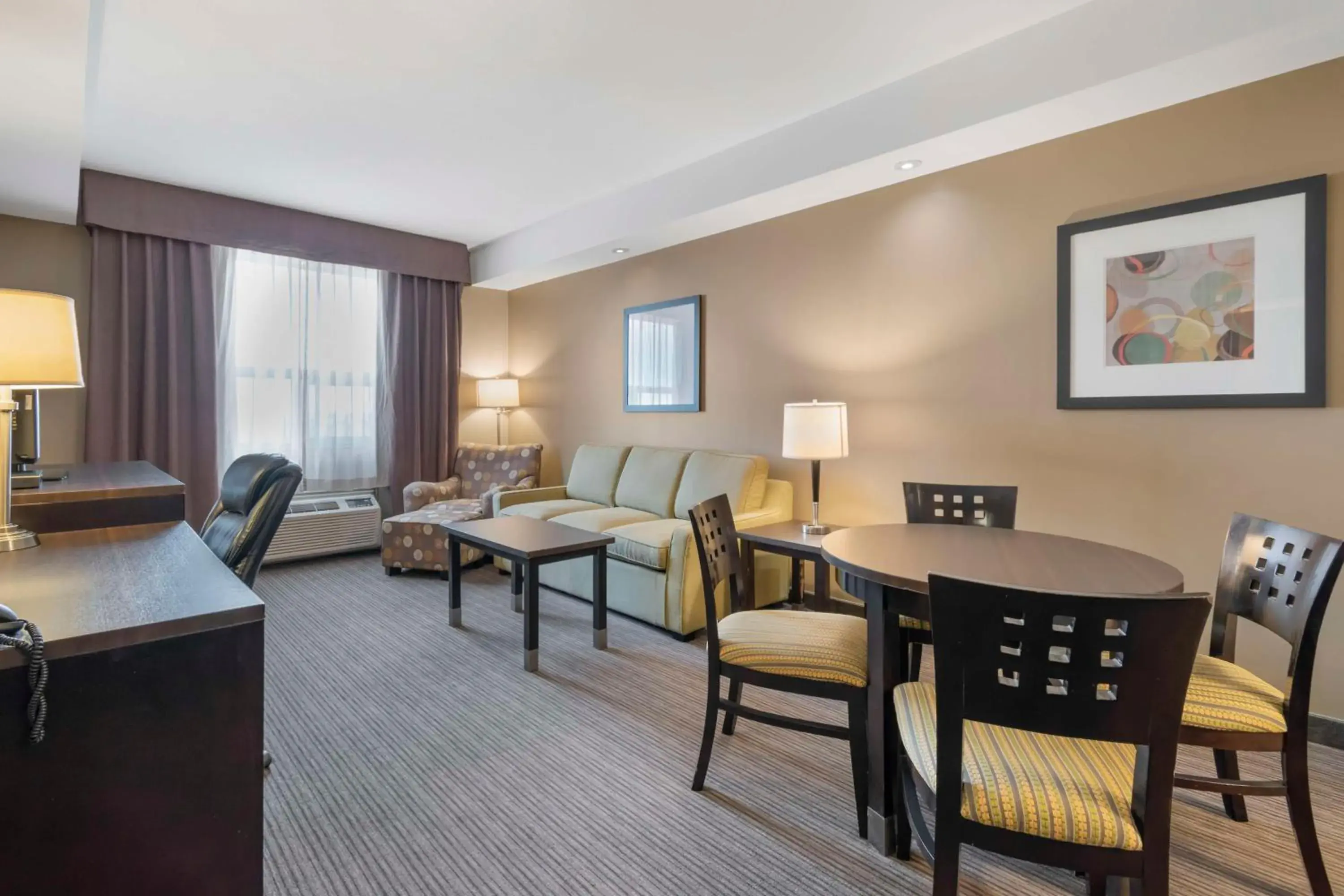 Photo of the whole room in Best Western Plus Moose Jaw Photo of the whole room in Best Western Plus Moose Jaw