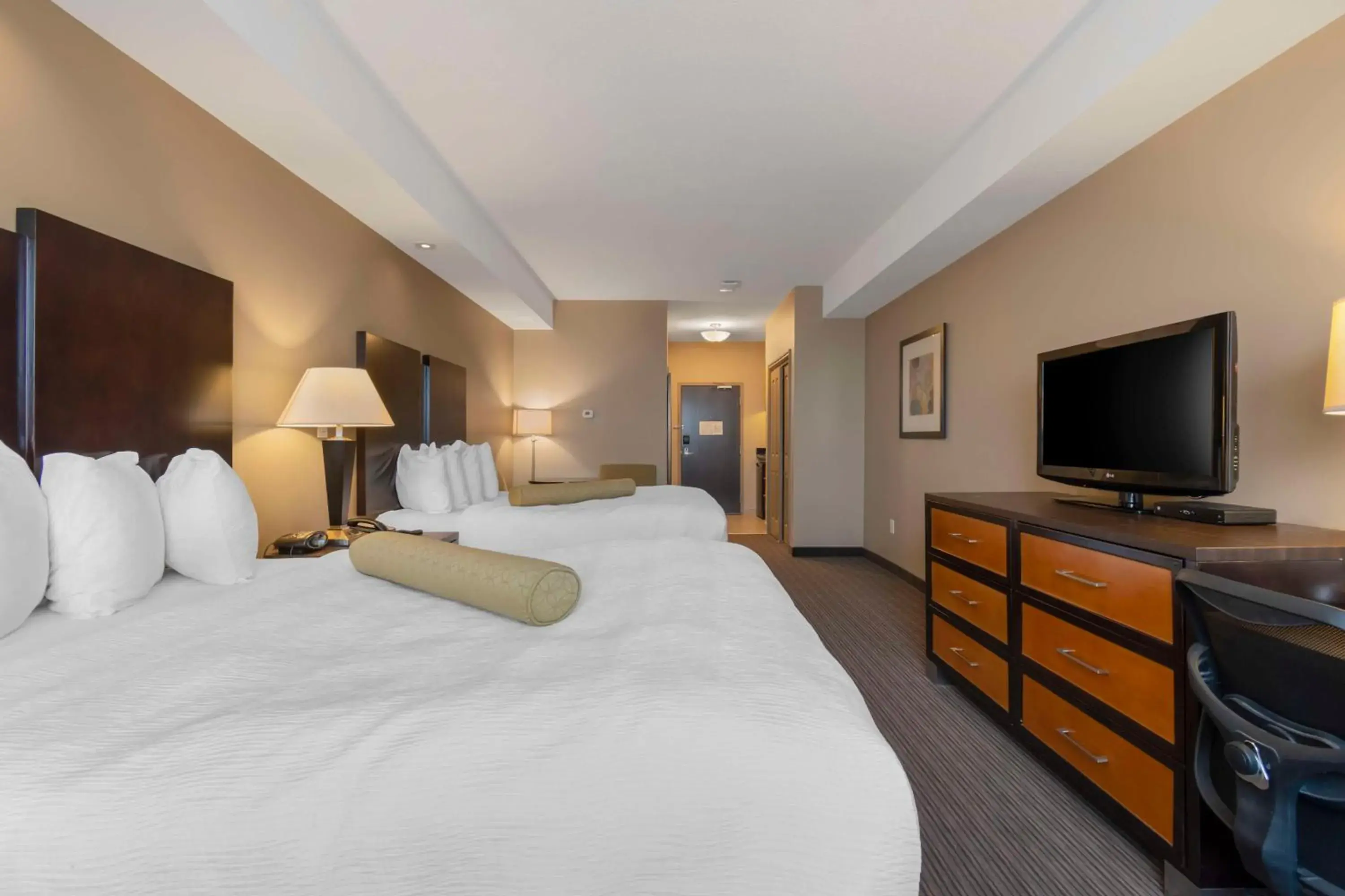 Bedroom, Bed in Best Western Plus Moose Jaw Bedroom, Bed in Best Western Plus Moose Jaw