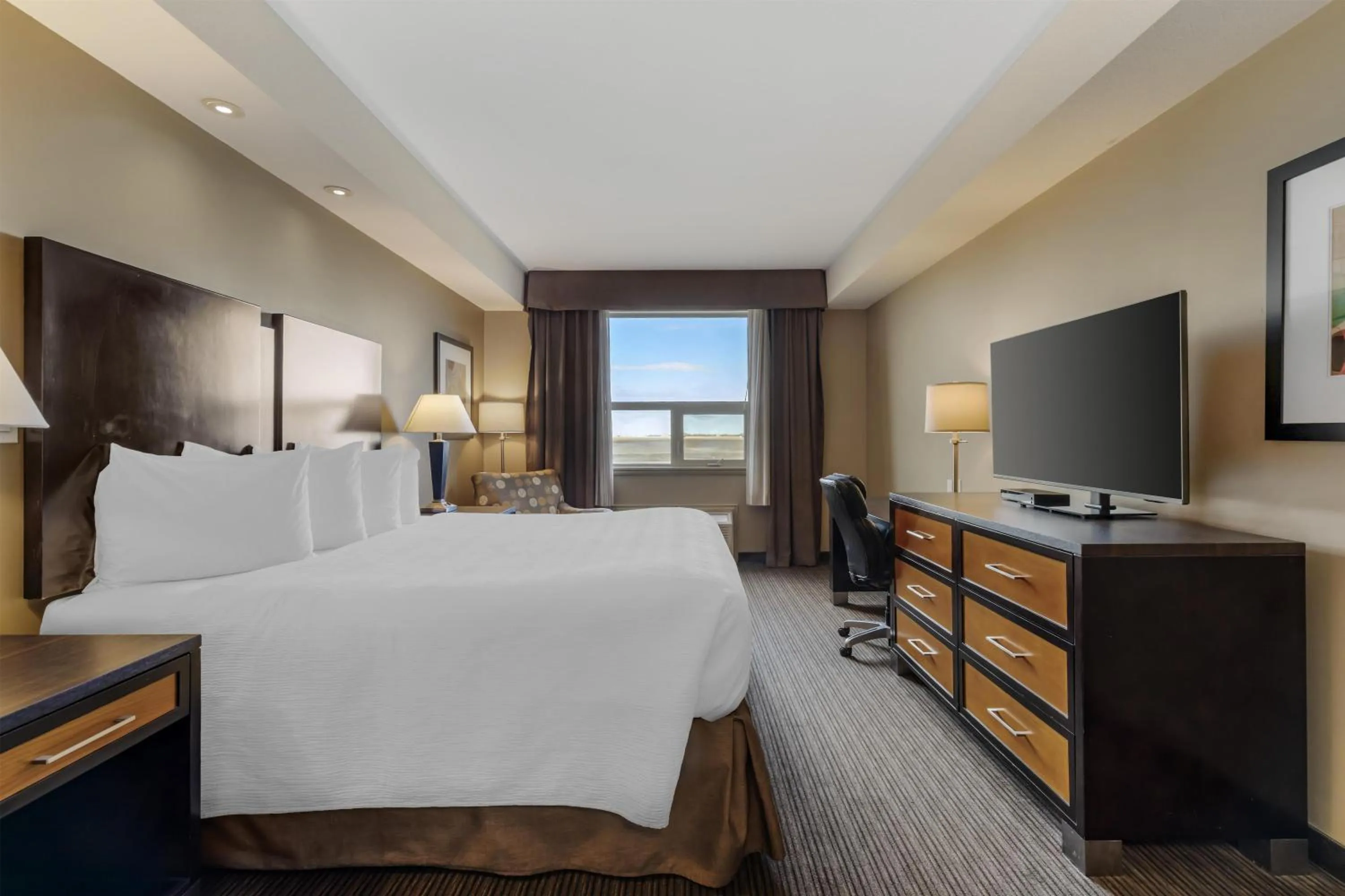 Bedroom, Bed in Best Western Plus Moose Jaw