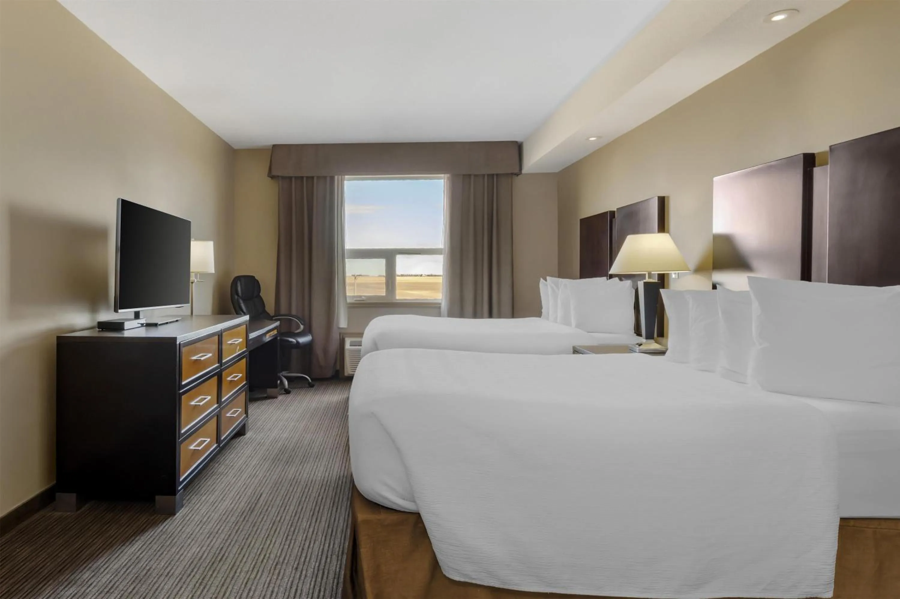 Bedroom, Bed in Best Western Plus Moose Jaw