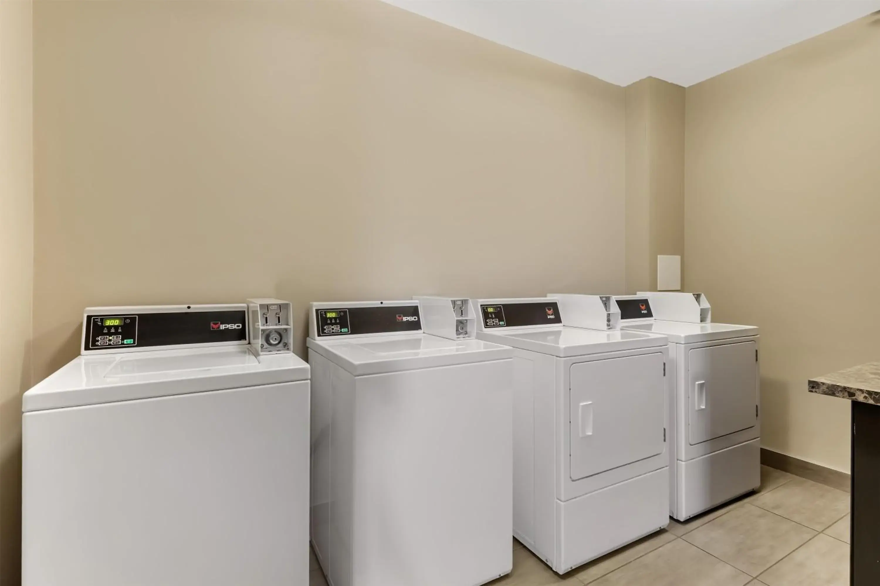 Property building in Best Western Plus Moose Jaw Property building in Best Western Plus Moose Jaw