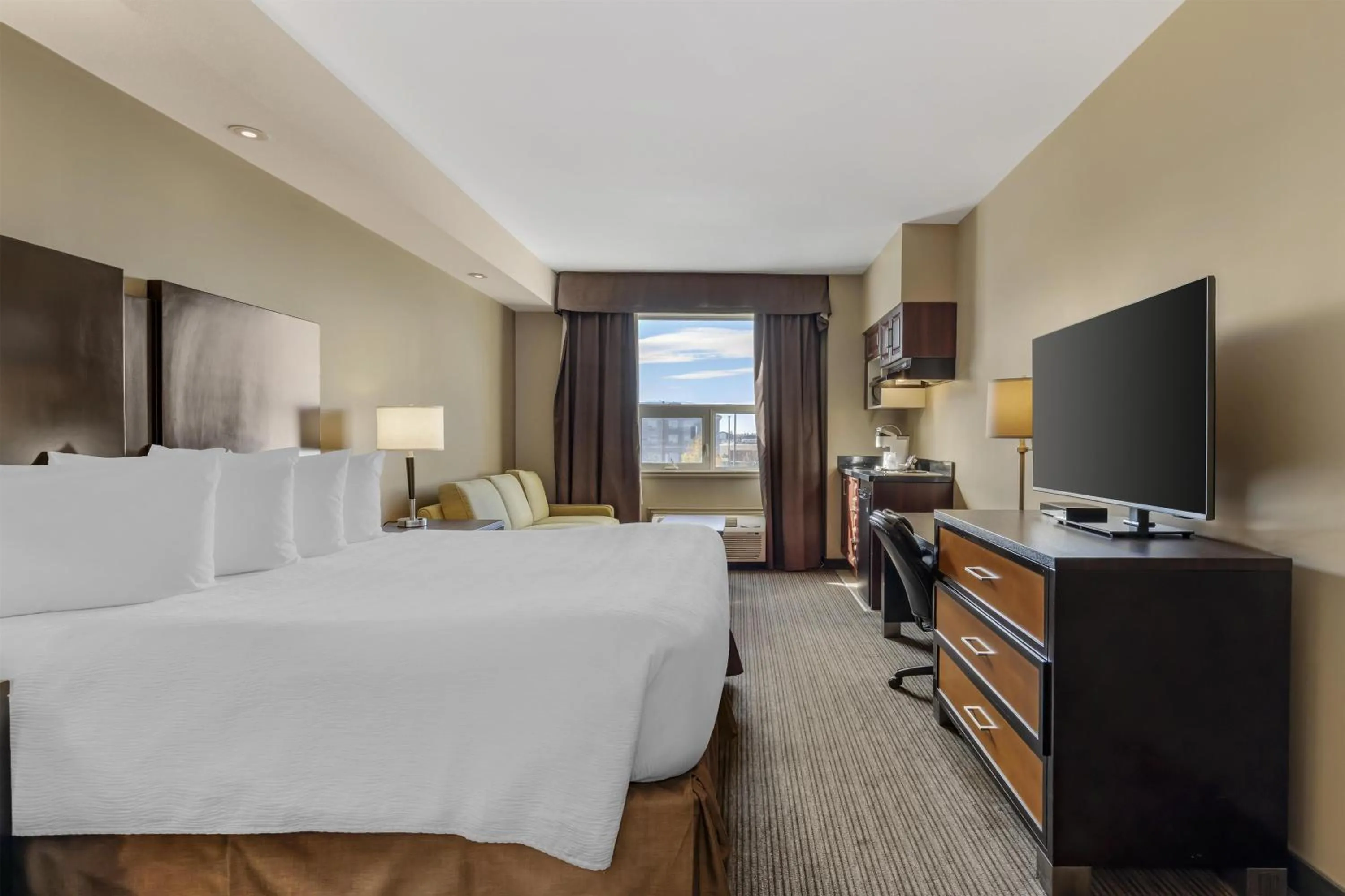 Bedroom, Bed in Best Western Plus Moose Jaw