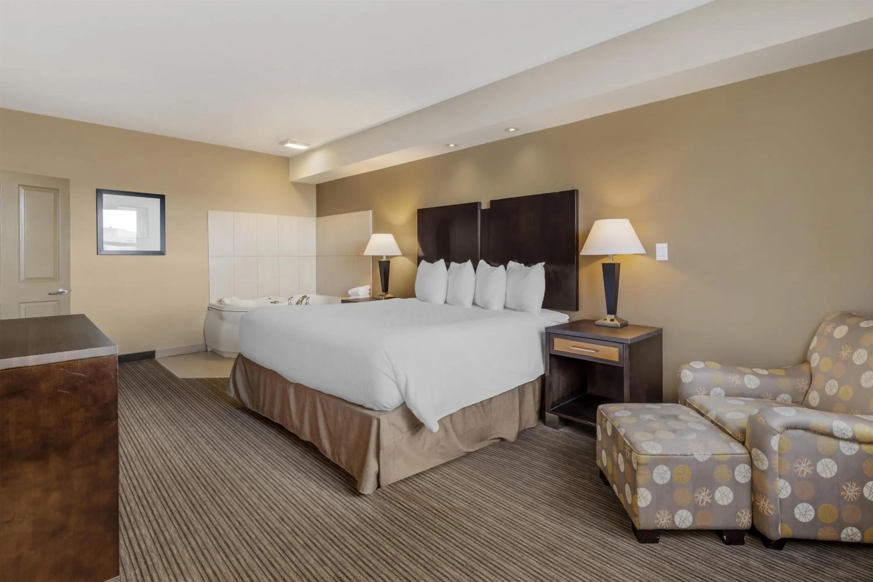 Bedroom, Bed in Best Western Plus Moose Jaw