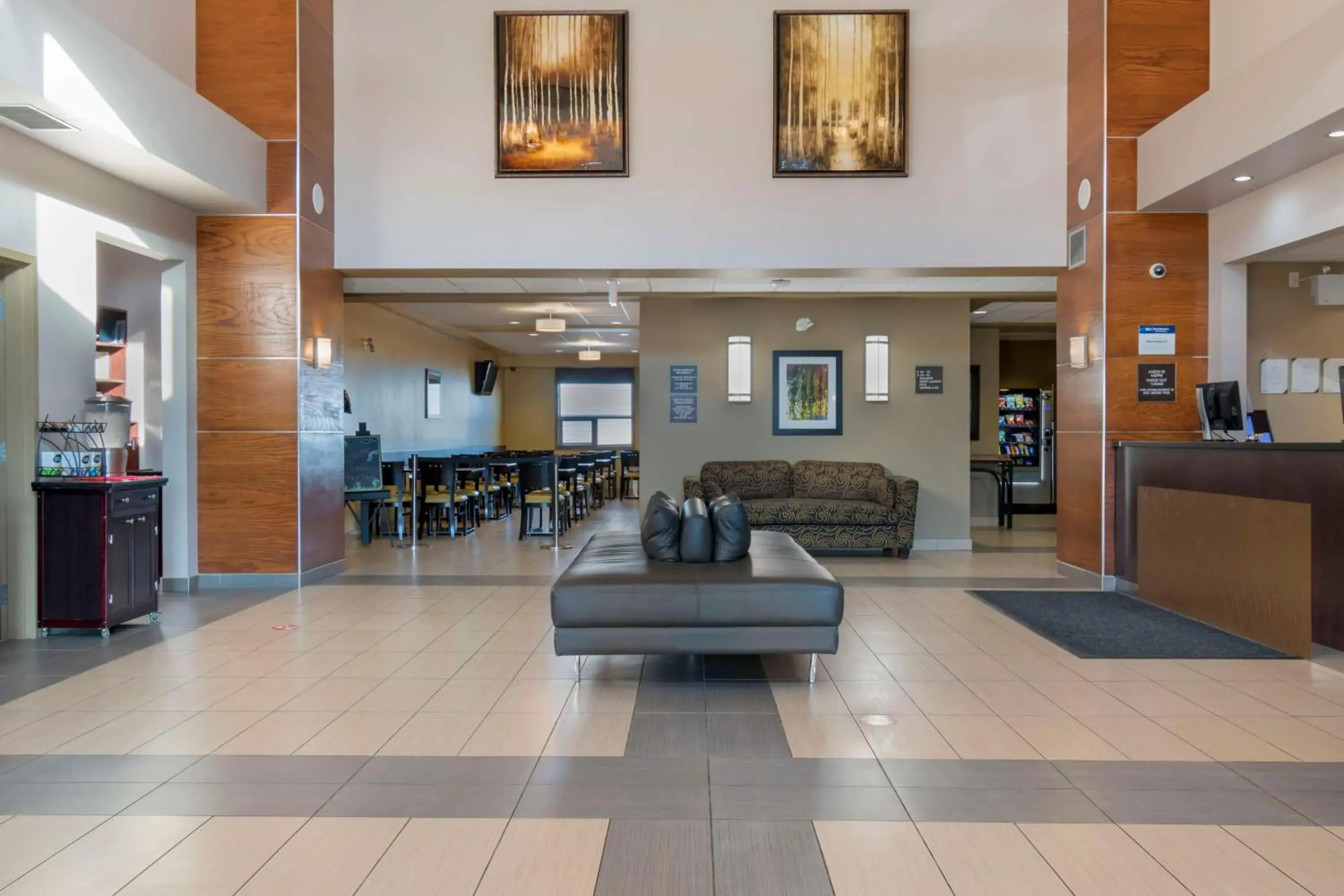 Lobby or reception in Best Western Plus Moose Jaw Lobby or reception in Best Western Plus Moose Jaw