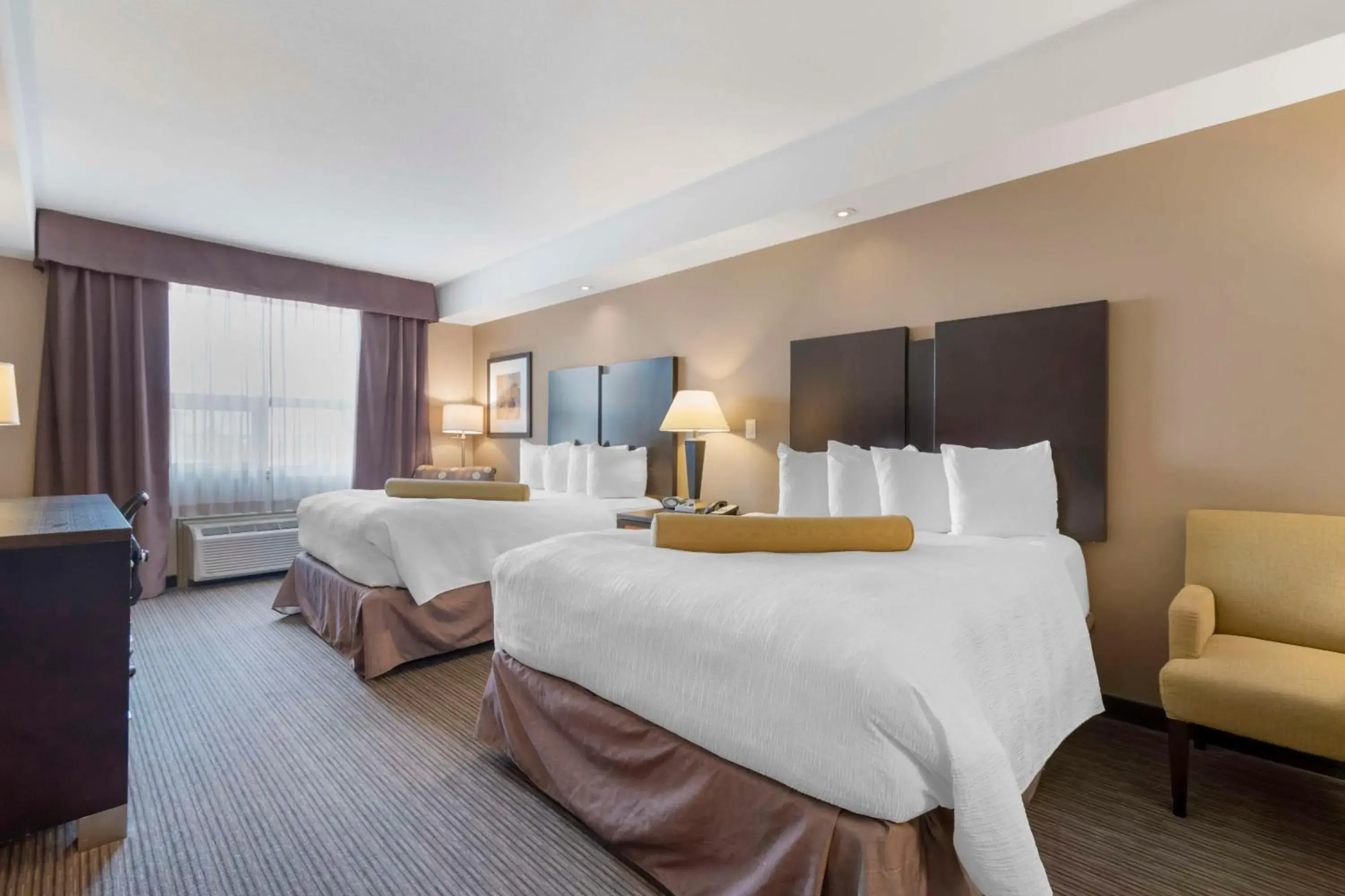 Bedroom, Bed in Best Western Plus Moose Jaw Bedroom, Bed in Best Western Plus Moose Jaw