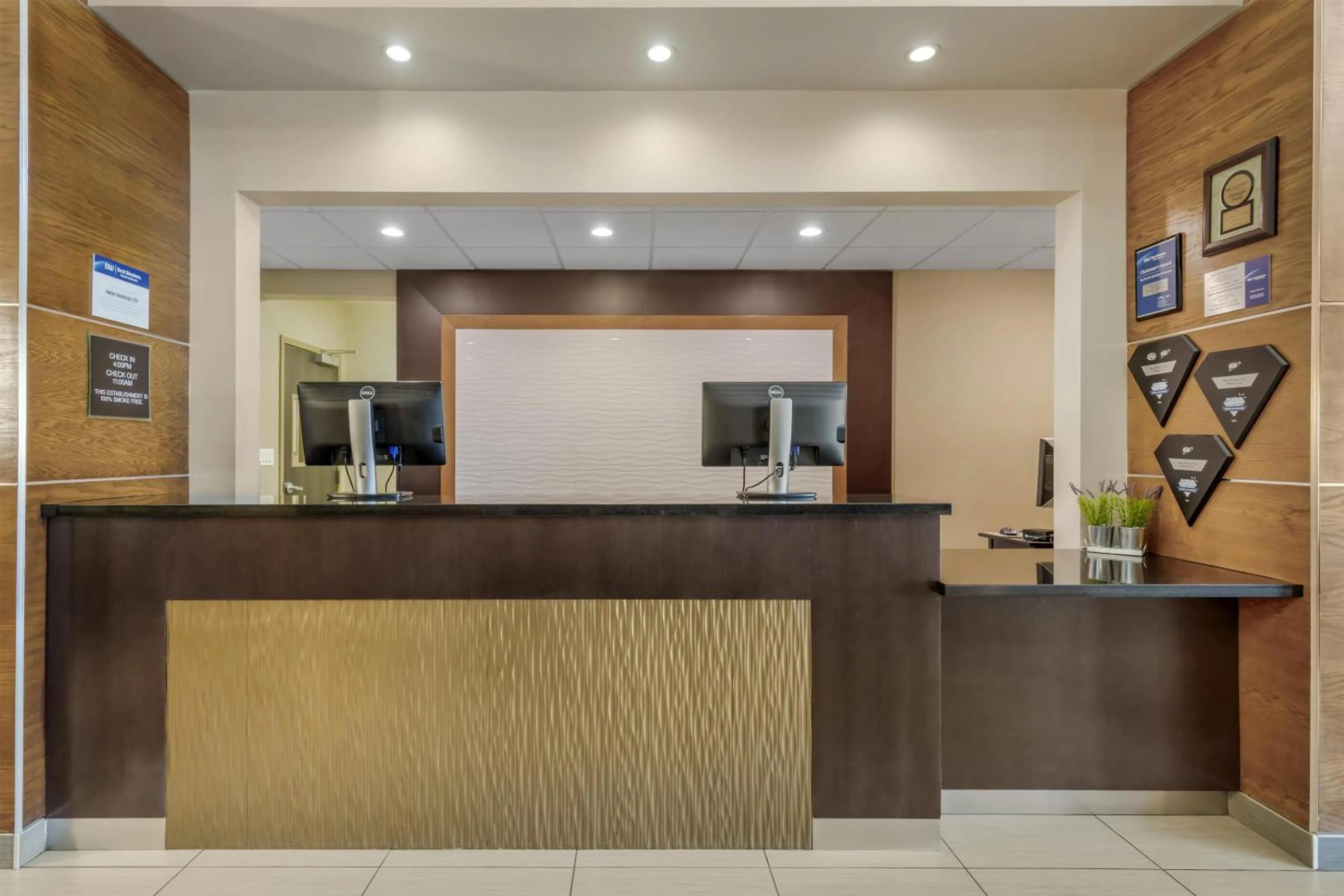 Lobby or reception in Best Western Plus Moose Jaw