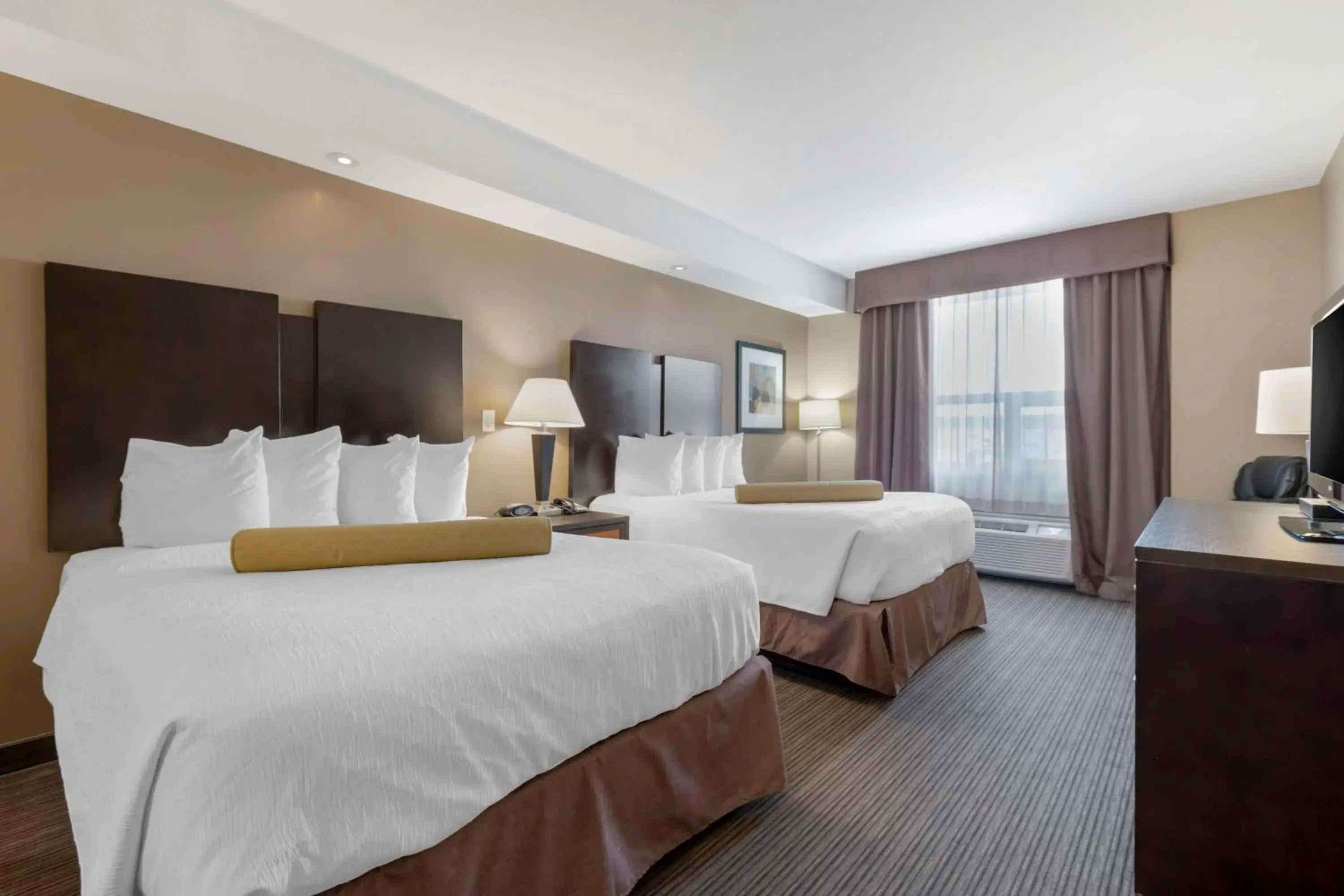 Bedroom, Bed in Best Western Plus Moose Jaw Bedroom, Bed in Best Western Plus Moose Jaw