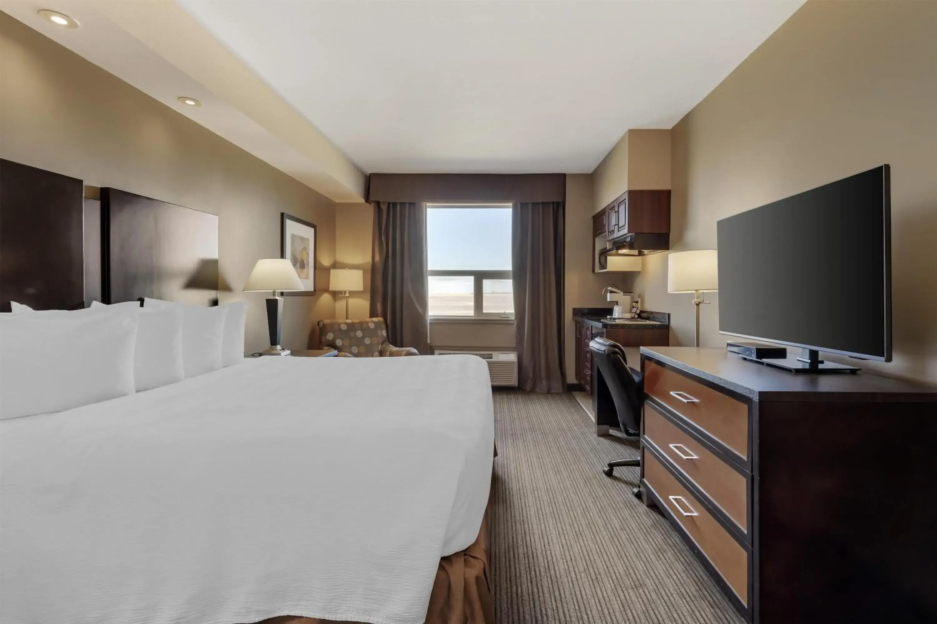 King Room with Kitchenette - Disability Access/Roll-In Shower in Best Western Plus Moose Jaw King Room with Kitchenette - Disability Access/Roll-In Shower in Best Western Plus Moose Jaw