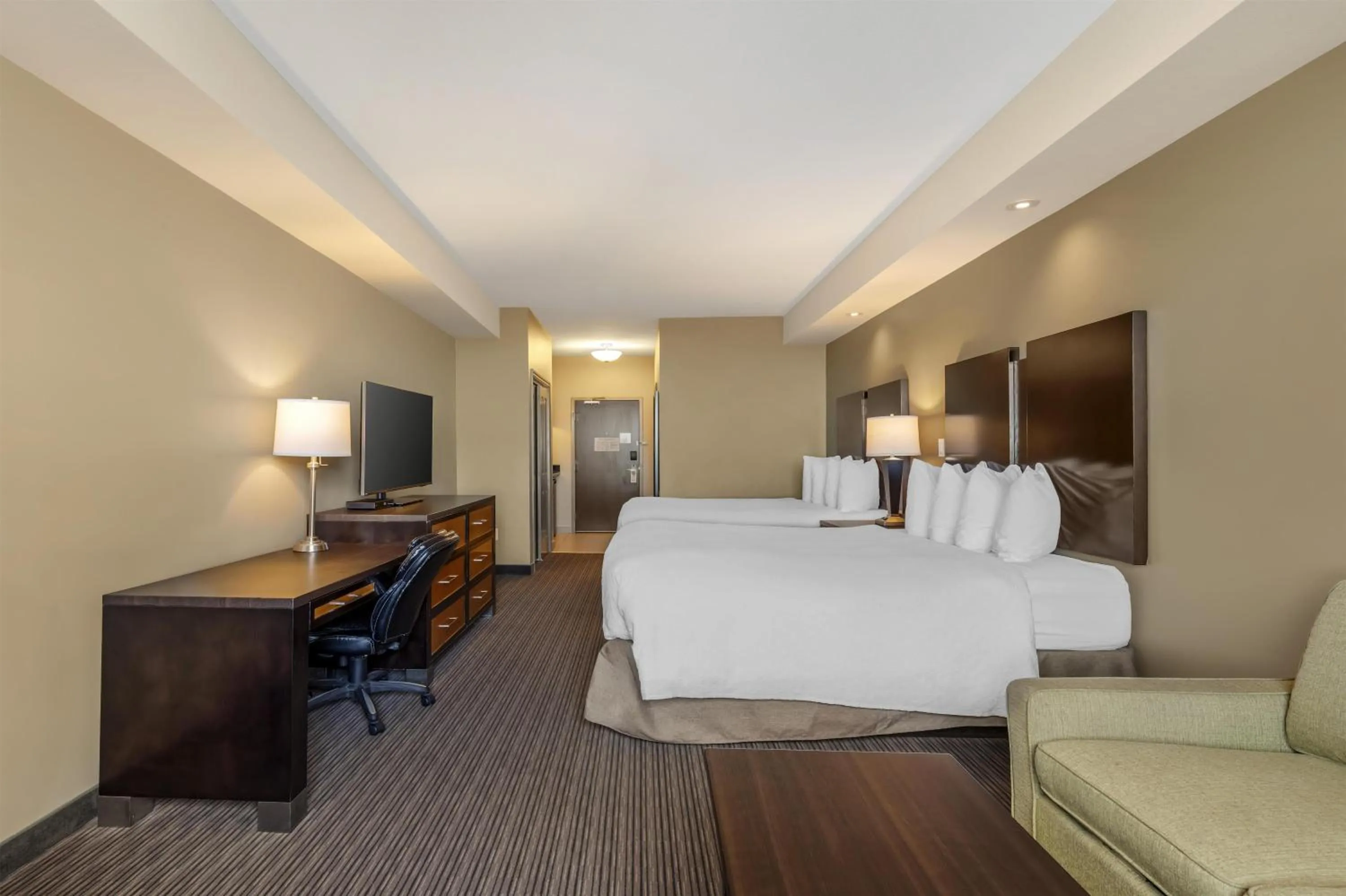 Bedroom, Bed in Best Western Plus Moose Jaw