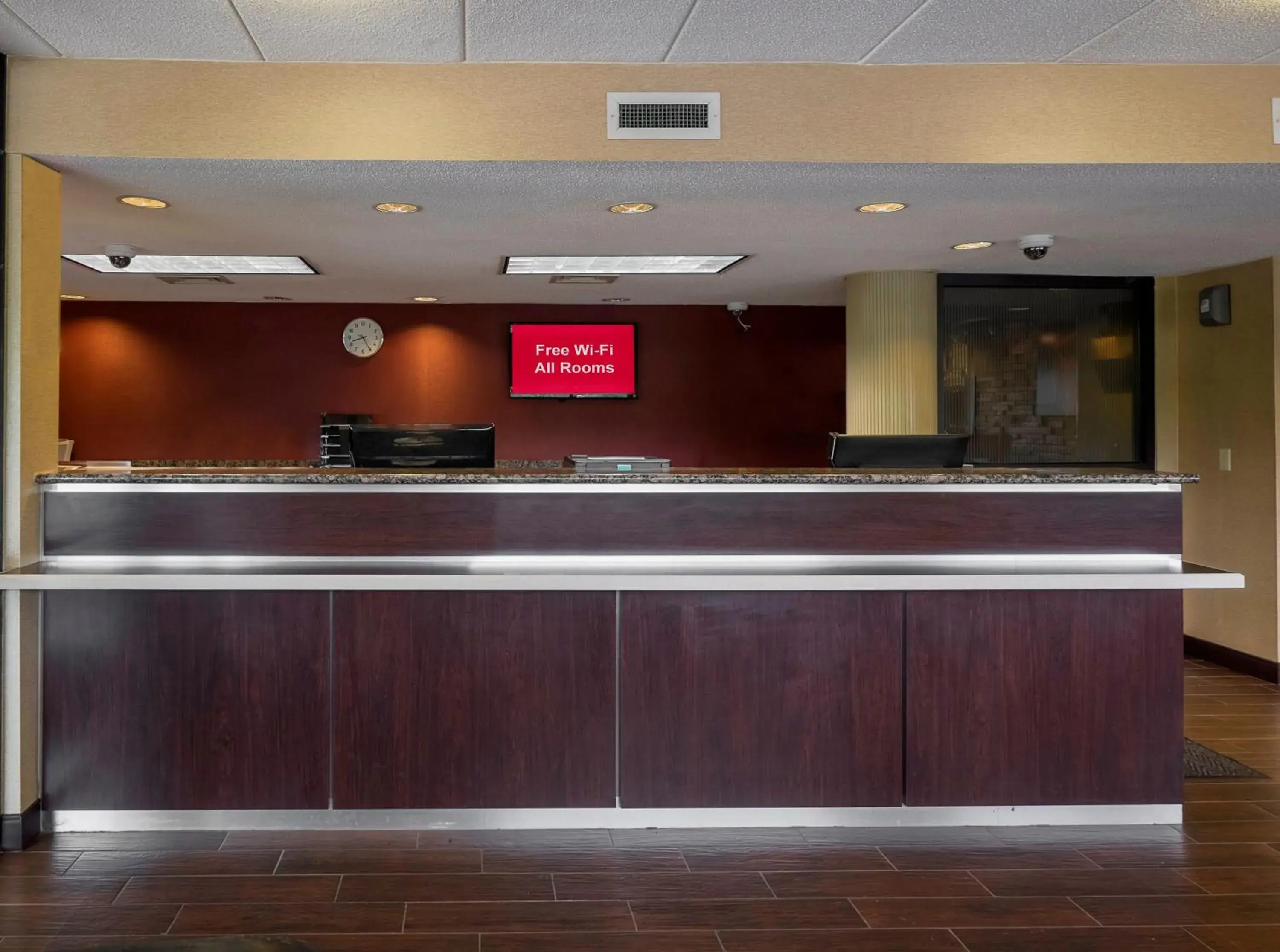 Lobby or reception in Red Roof Inn Edison Lobby or reception in Red Roof Inn Edison