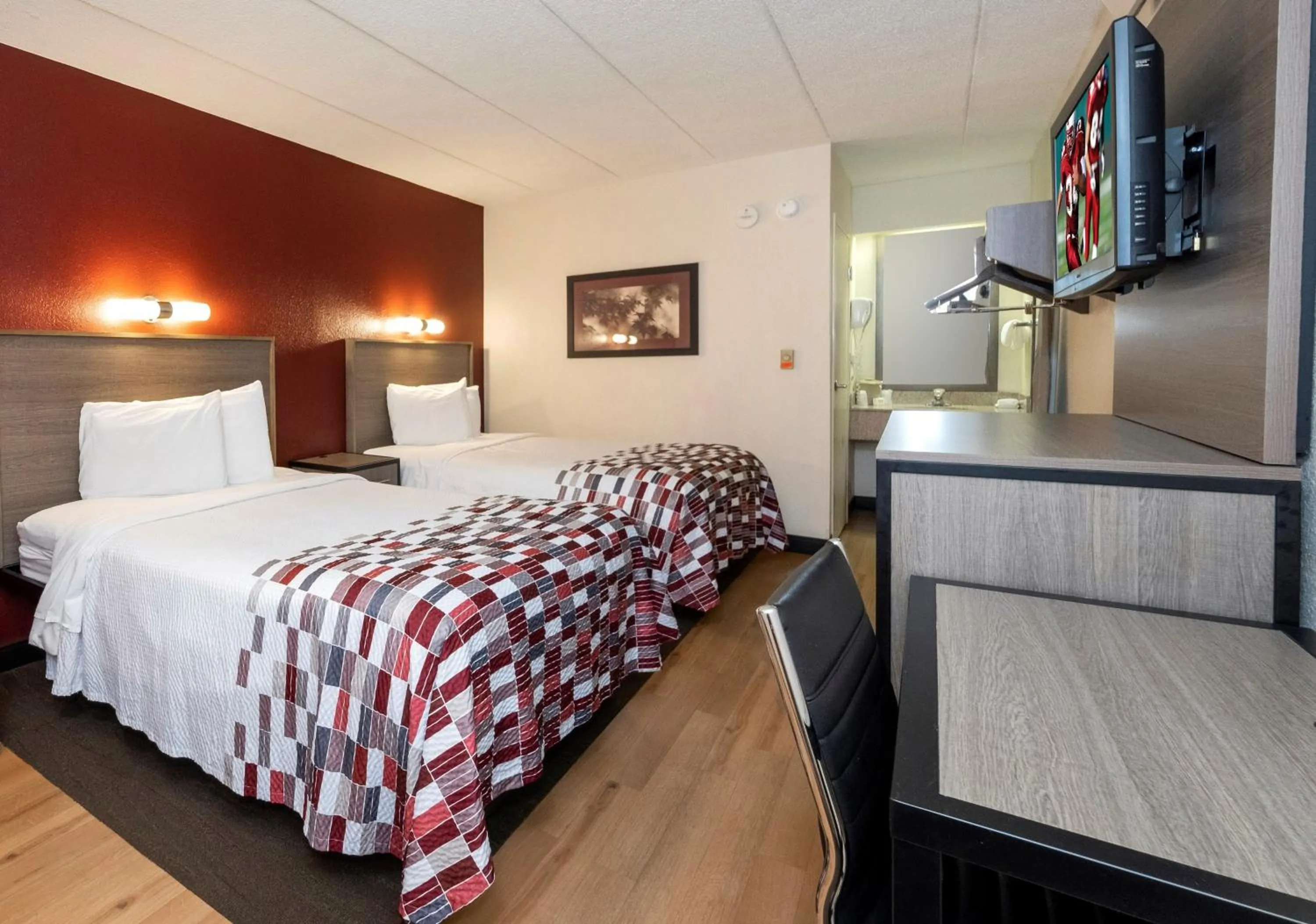 Bedroom, Bed in Red Roof Inn Edison