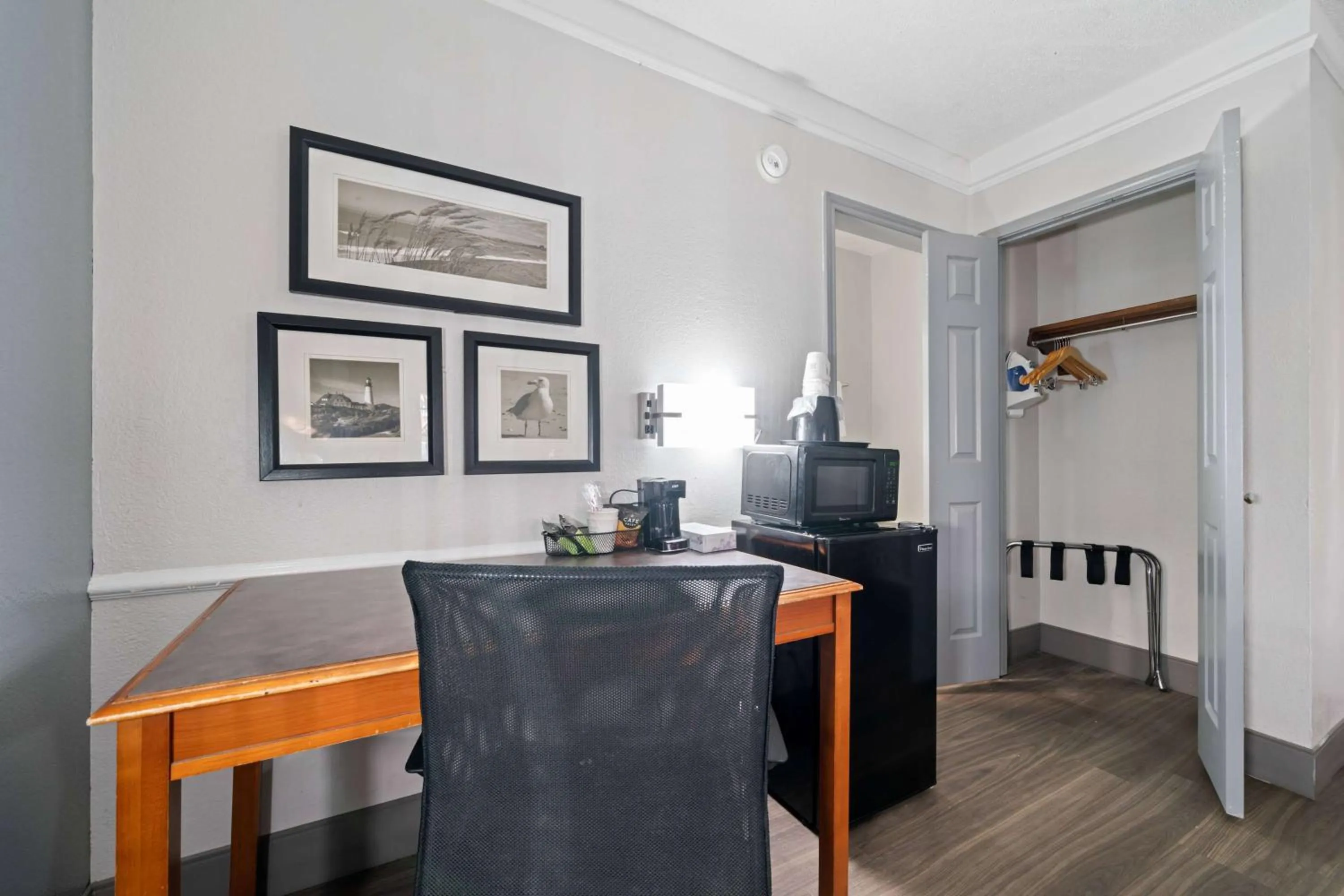 Photo of the whole room in La Quinta Inn by Wyndham Corpus Christi North