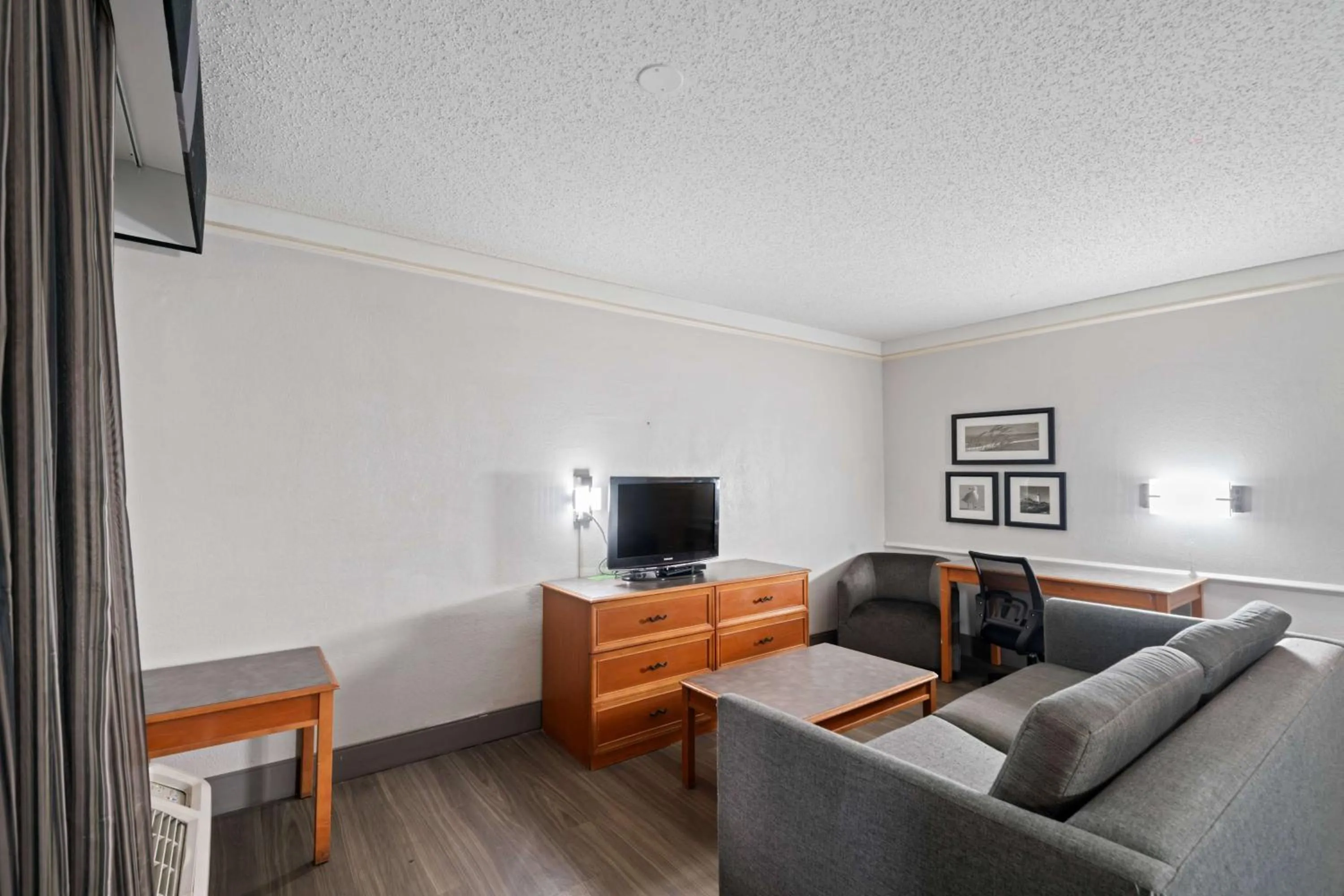 Photo of the whole room in La Quinta Inn by Wyndham Corpus Christi North