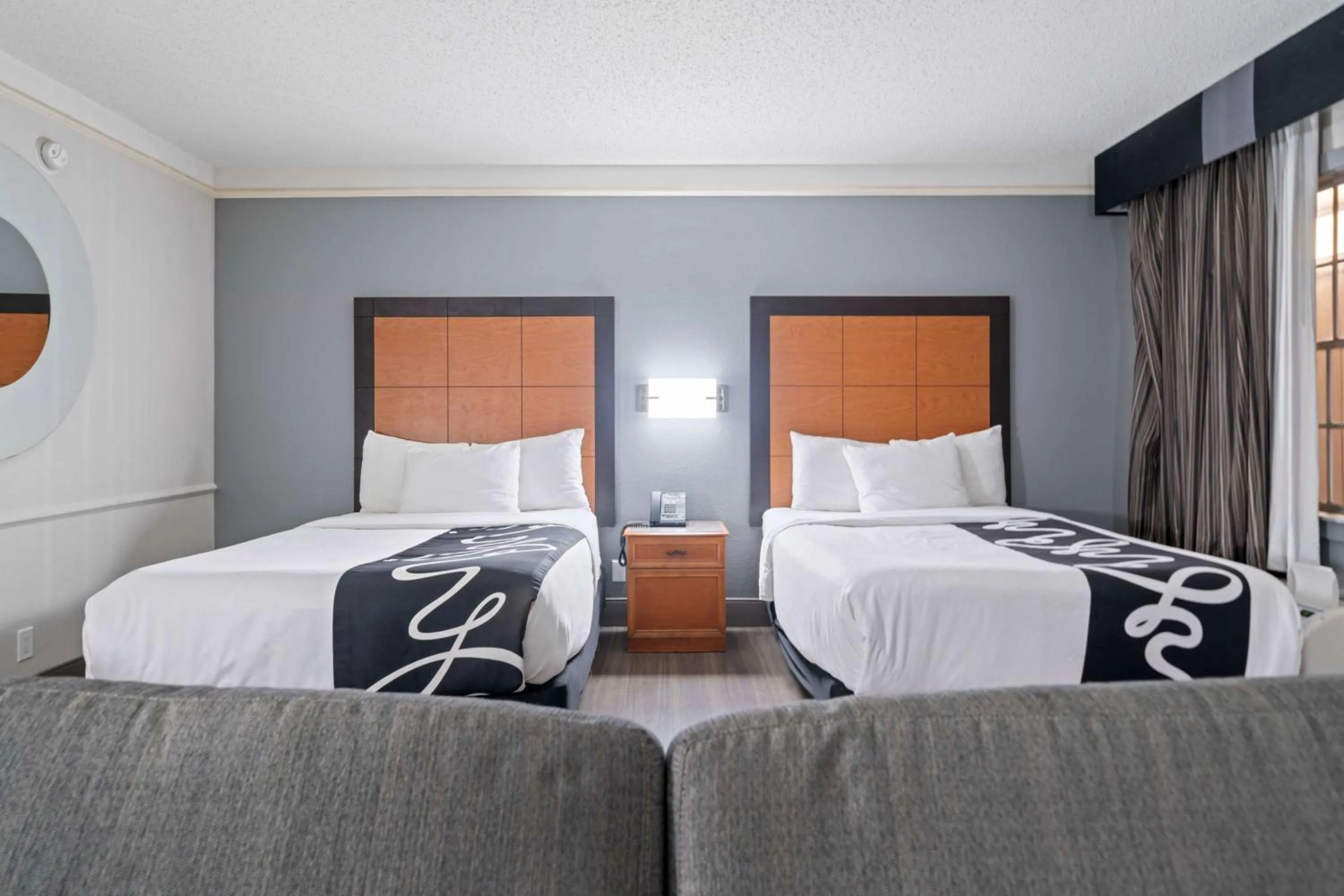 Photo of the whole room, Bed in La Quinta Inn by Wyndham Corpus Christi North