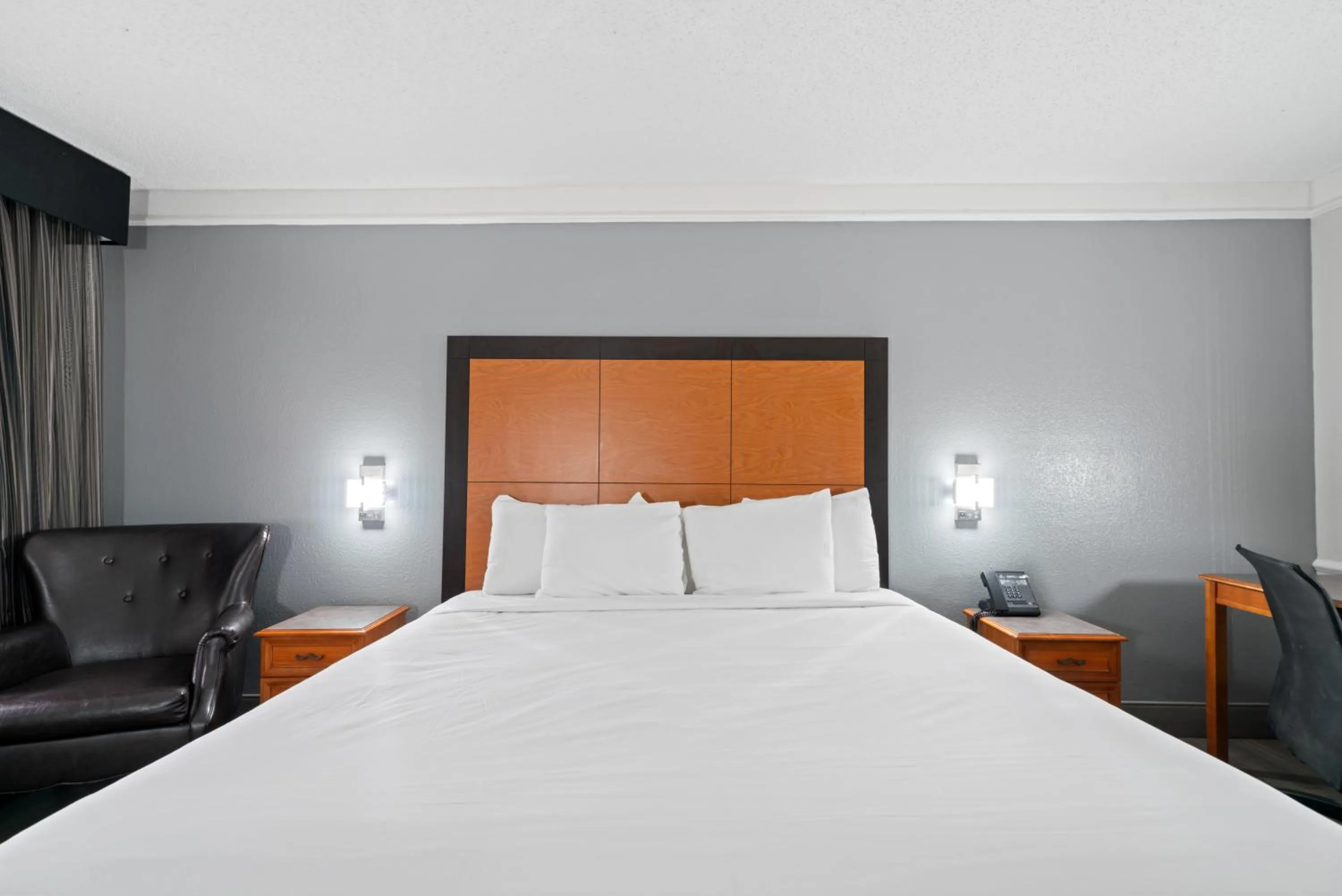 Bedroom, Bed in La Quinta Inn by Wyndham Corpus Christi North