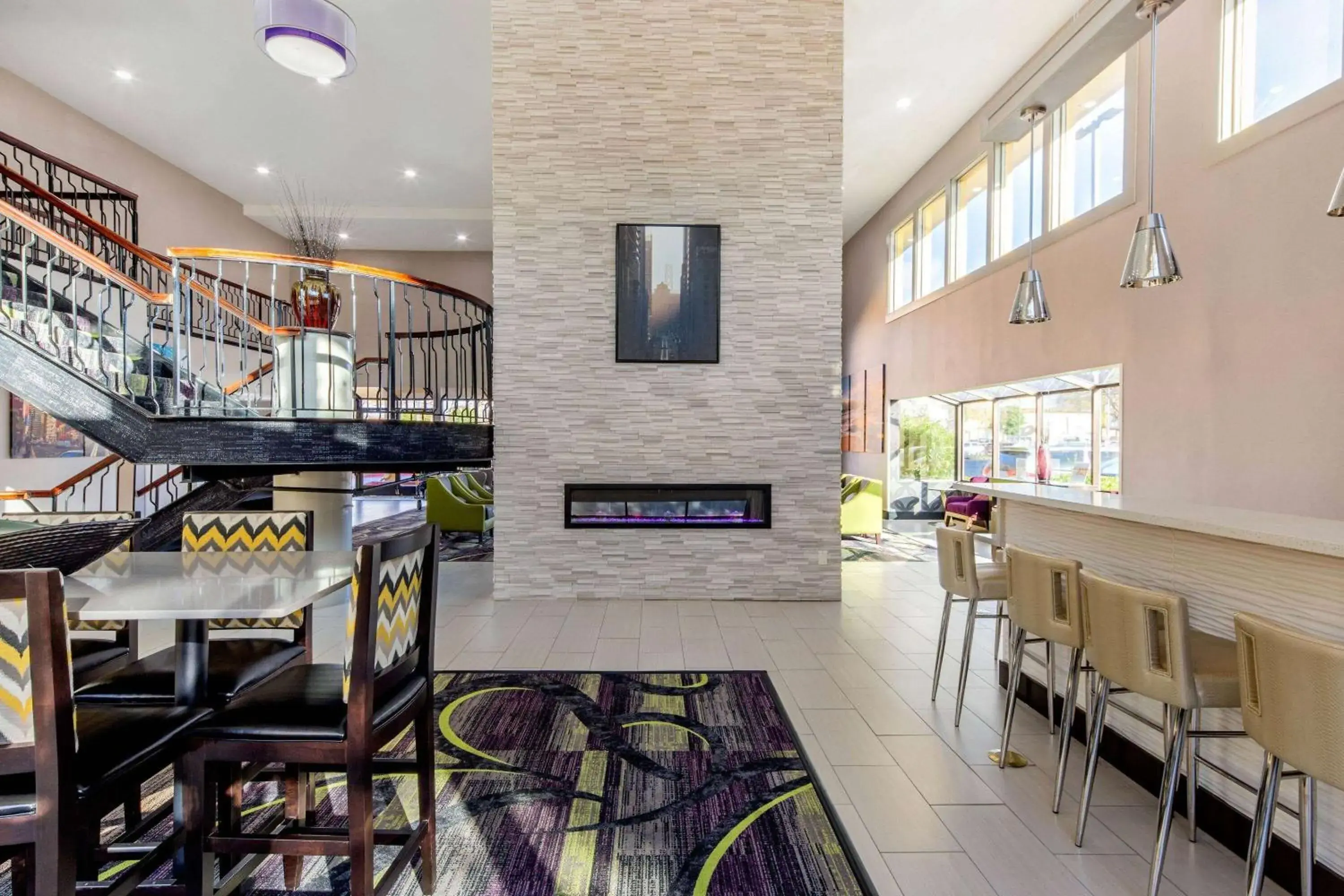 Lounge or bar in La Quinta by Wyndham Oakland - Hayward Lounge or bar in La Quinta by Wyndham Oakland - Hayward