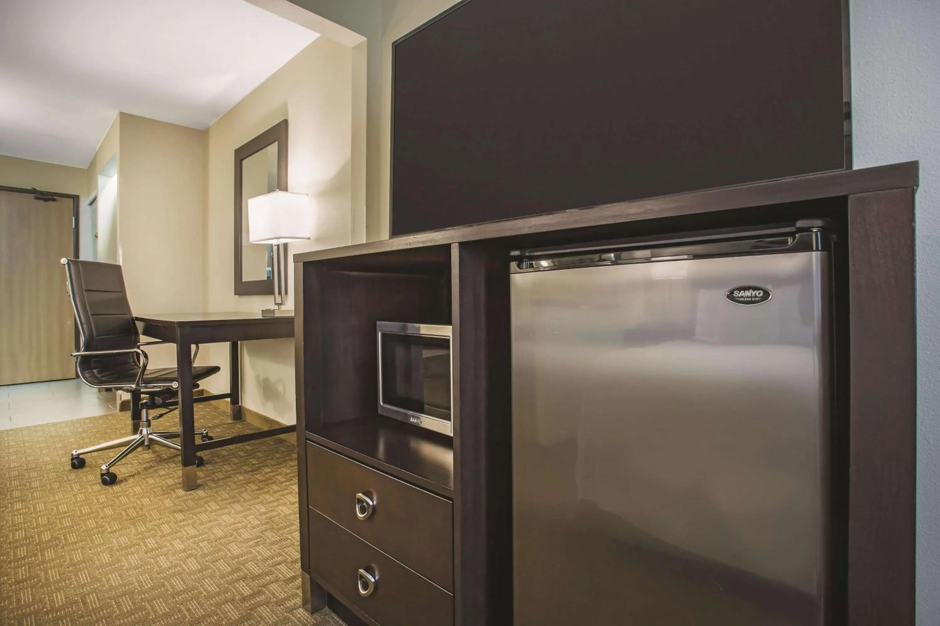 Photo of the whole room in La Quinta Inn by Wyndham Olympia - Lacey