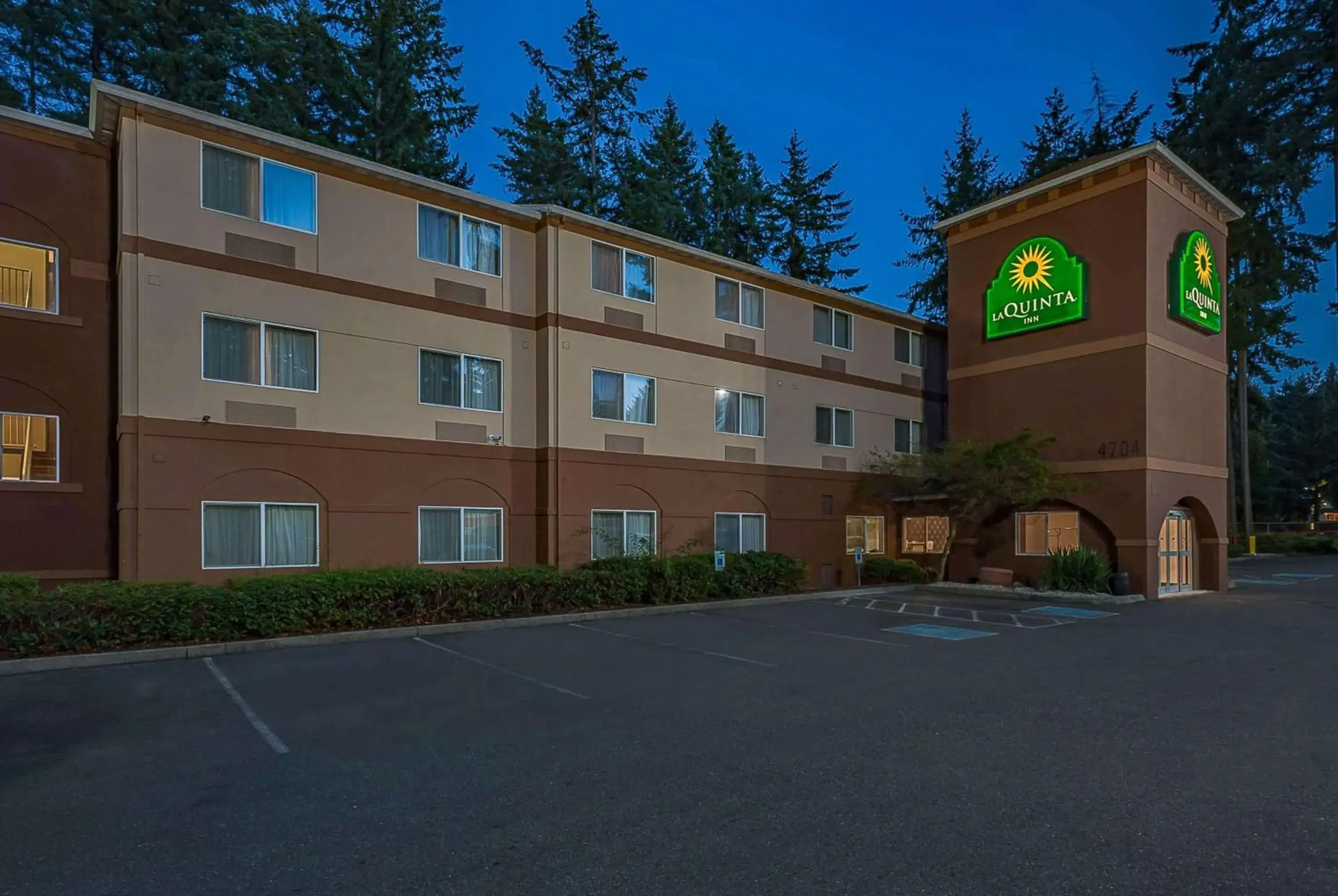 Property building in La Quinta Inn by Wyndham Olympia - Lacey Property building in La Quinta Inn by Wyndham Olympia - Lacey