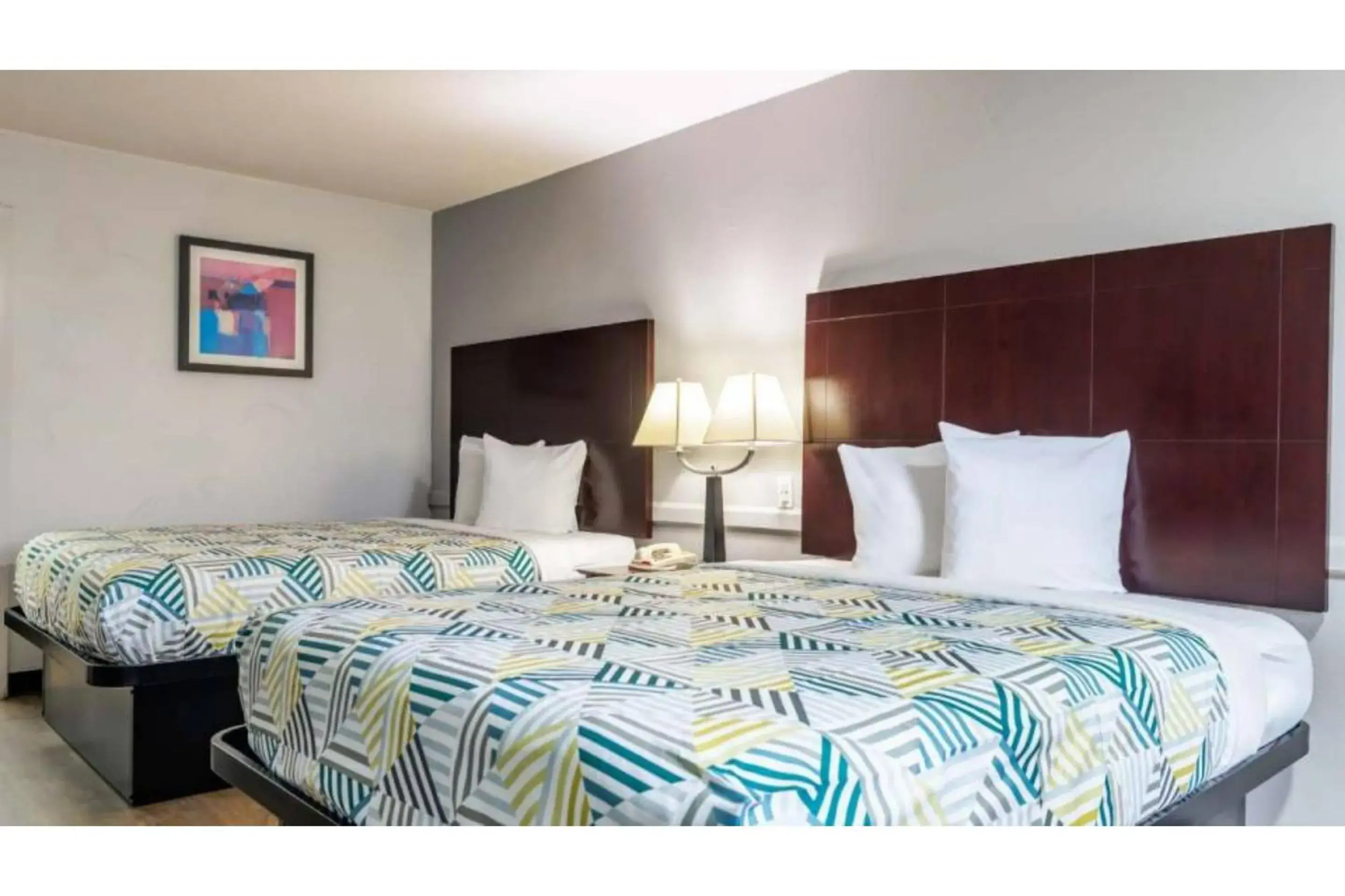 Queen Room with Two Queen Beds - Disability Access - Non-Smoking in Motel 6 Dallas TX Downtown Queen Room with Two Queen Beds - Disability Access - Non-Smoking in Motel 6 Dallas TX Downtown