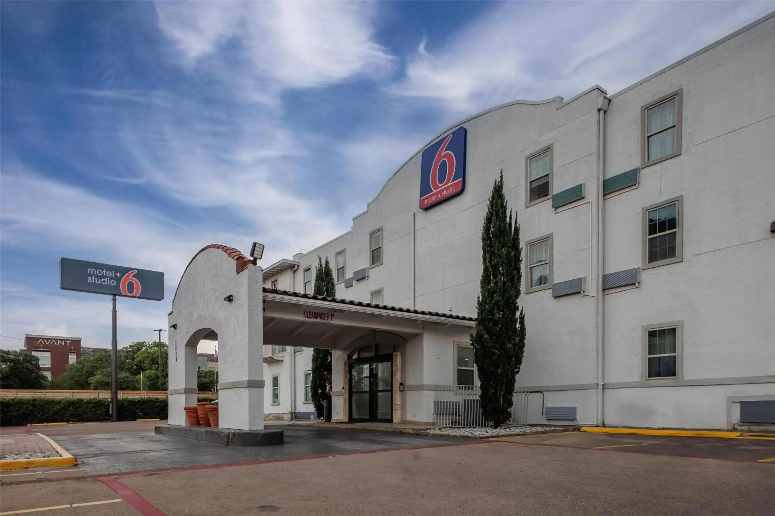 Property building in Motel 6 Dallas TX Downtown Property building in Motel 6 Dallas TX Downtown