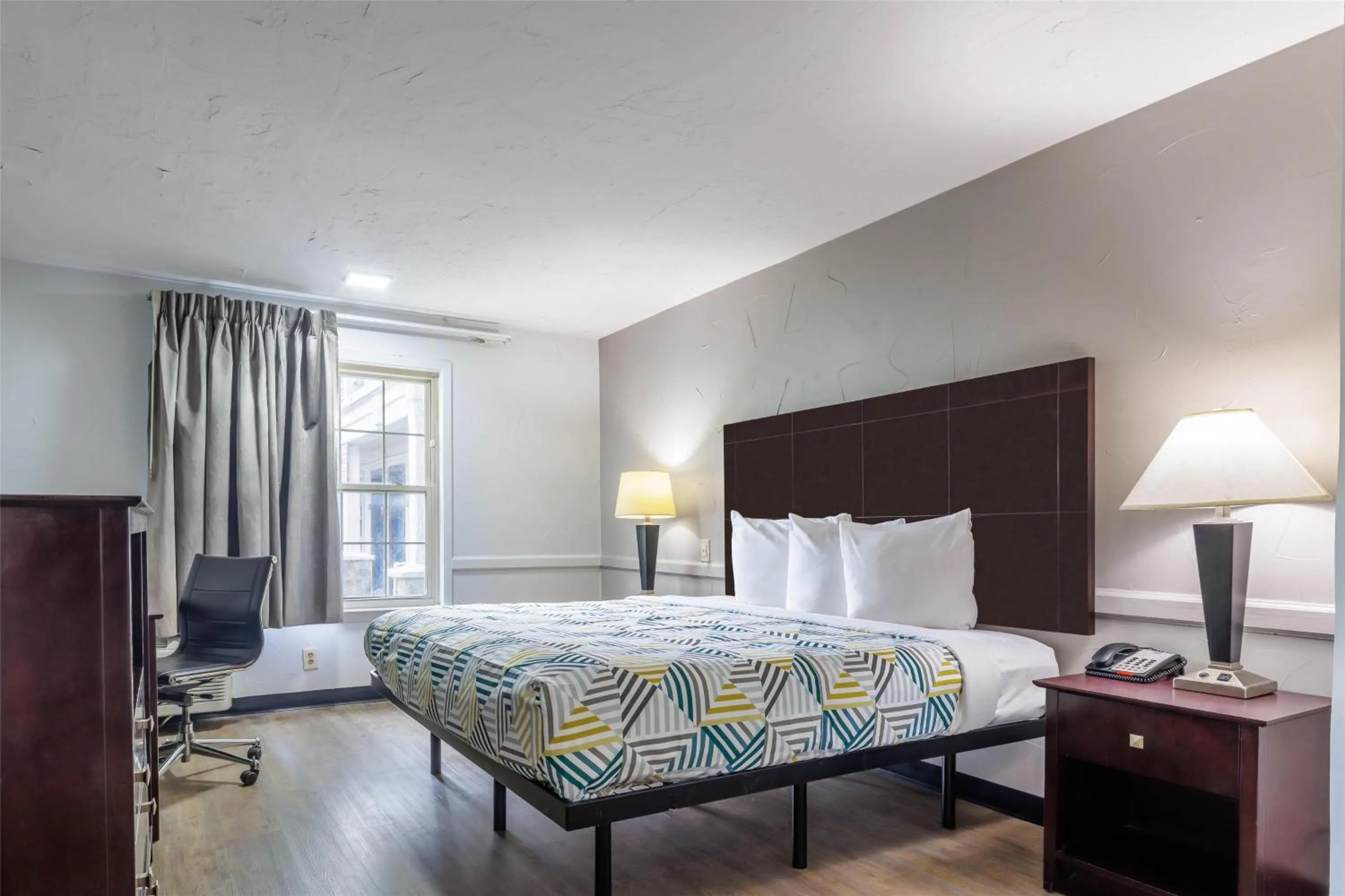 Bedroom, Bed in Motel 6 Dallas TX Downtown