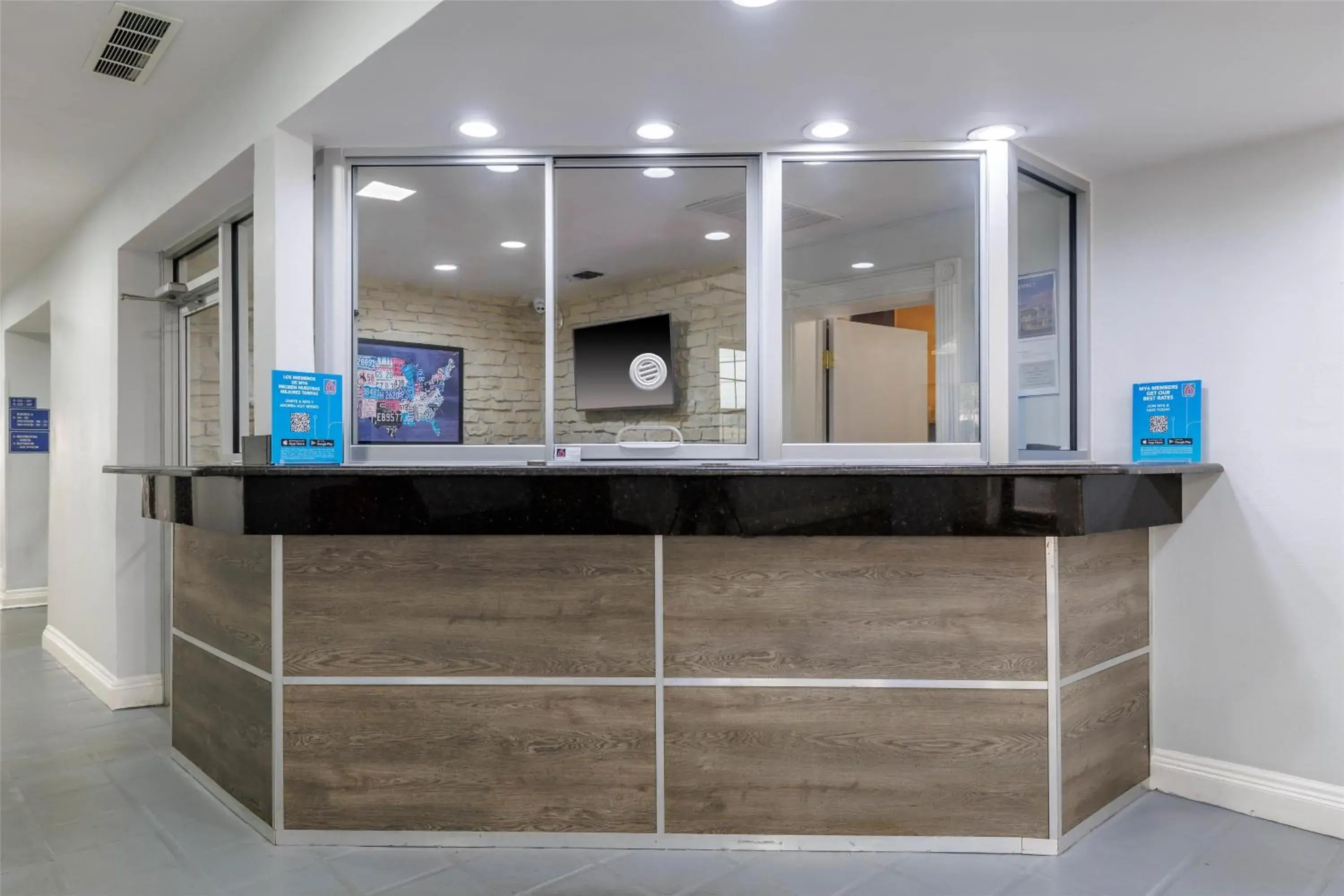 Lobby or reception in Motel 6 Dallas TX Downtown Lobby or reception in Motel 6 Dallas TX Downtown