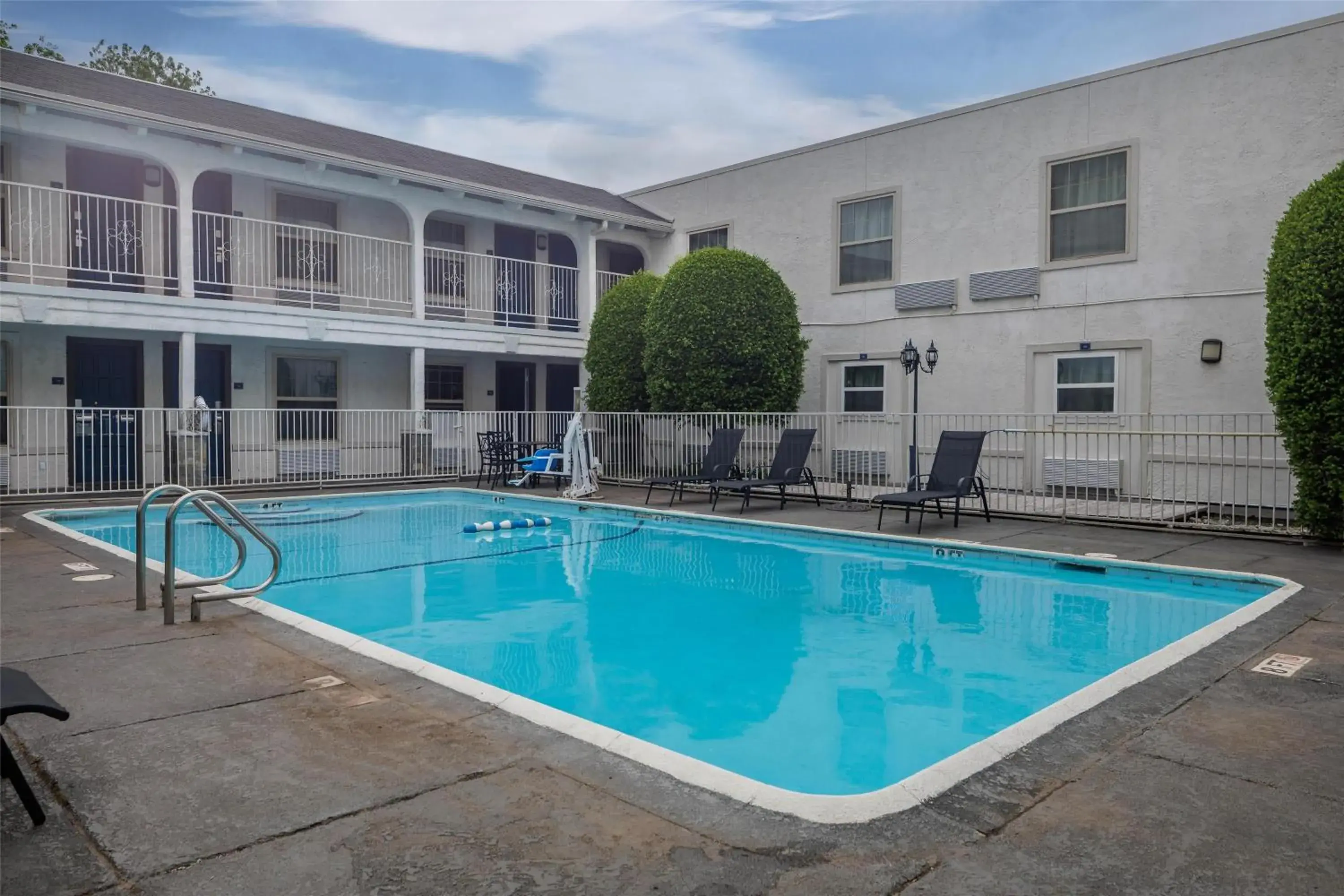 Pool view in Motel 6 Dallas TX Downtown Pool view in Motel 6 Dallas TX Downtown